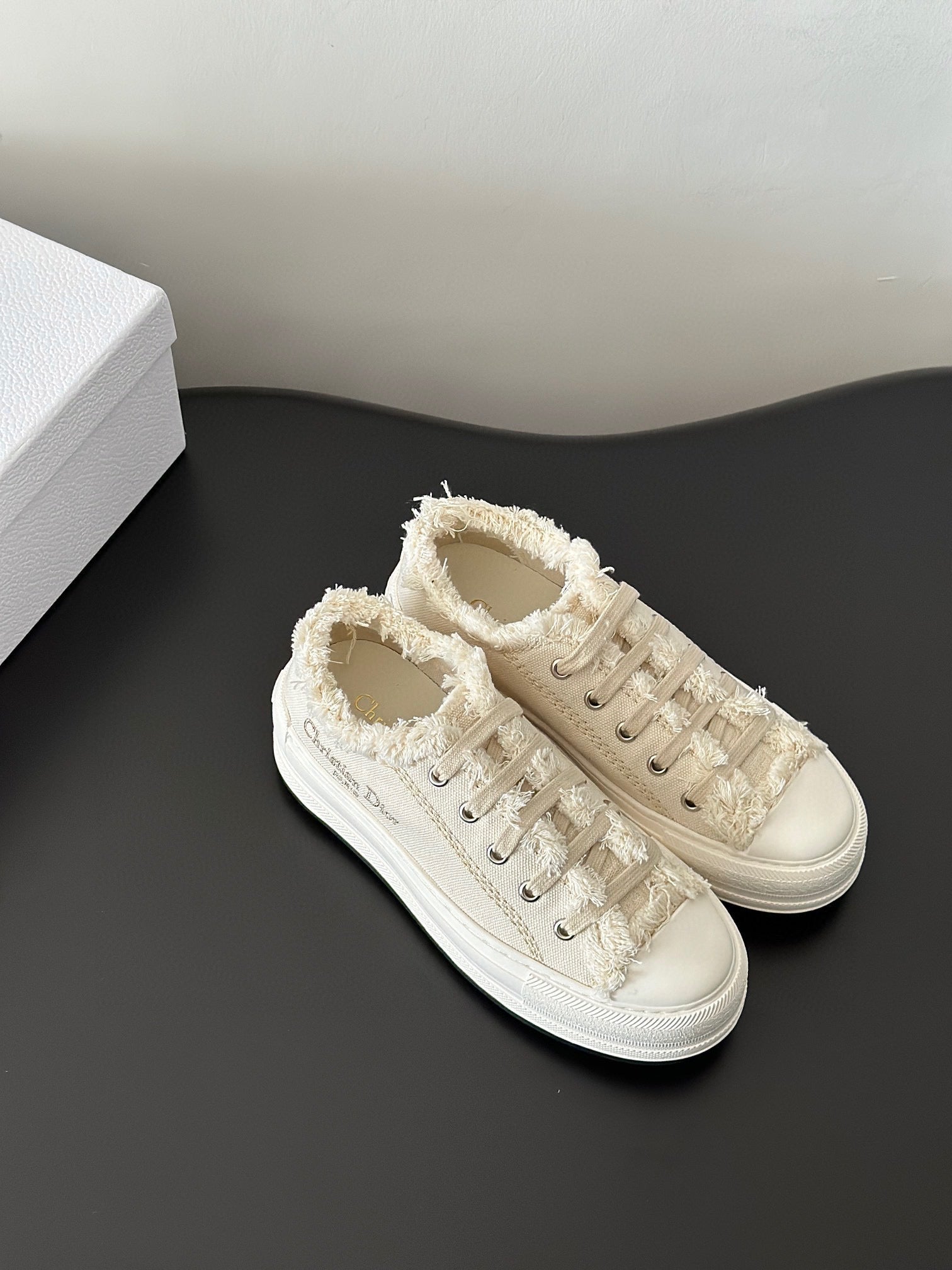 CD WALKIN SNEAKER