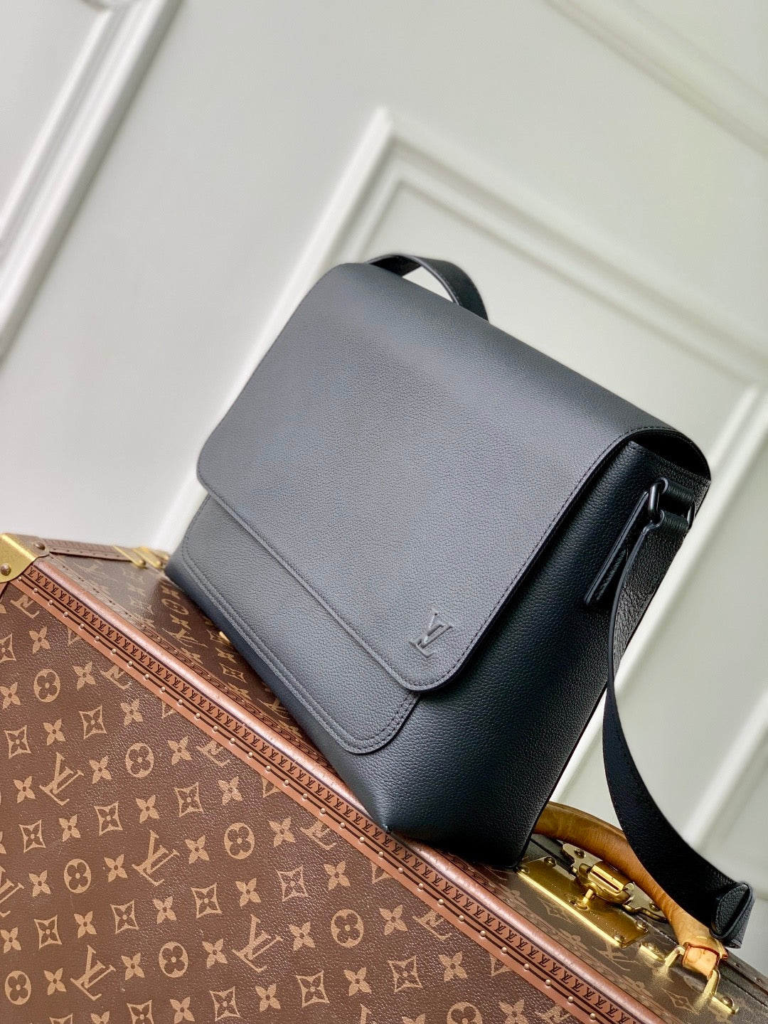 LOU SPEED MESSENGER BAG