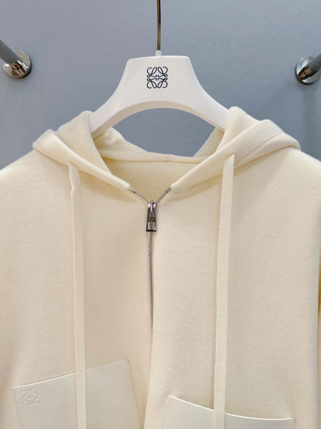 LOEW ZIP HOODIE
