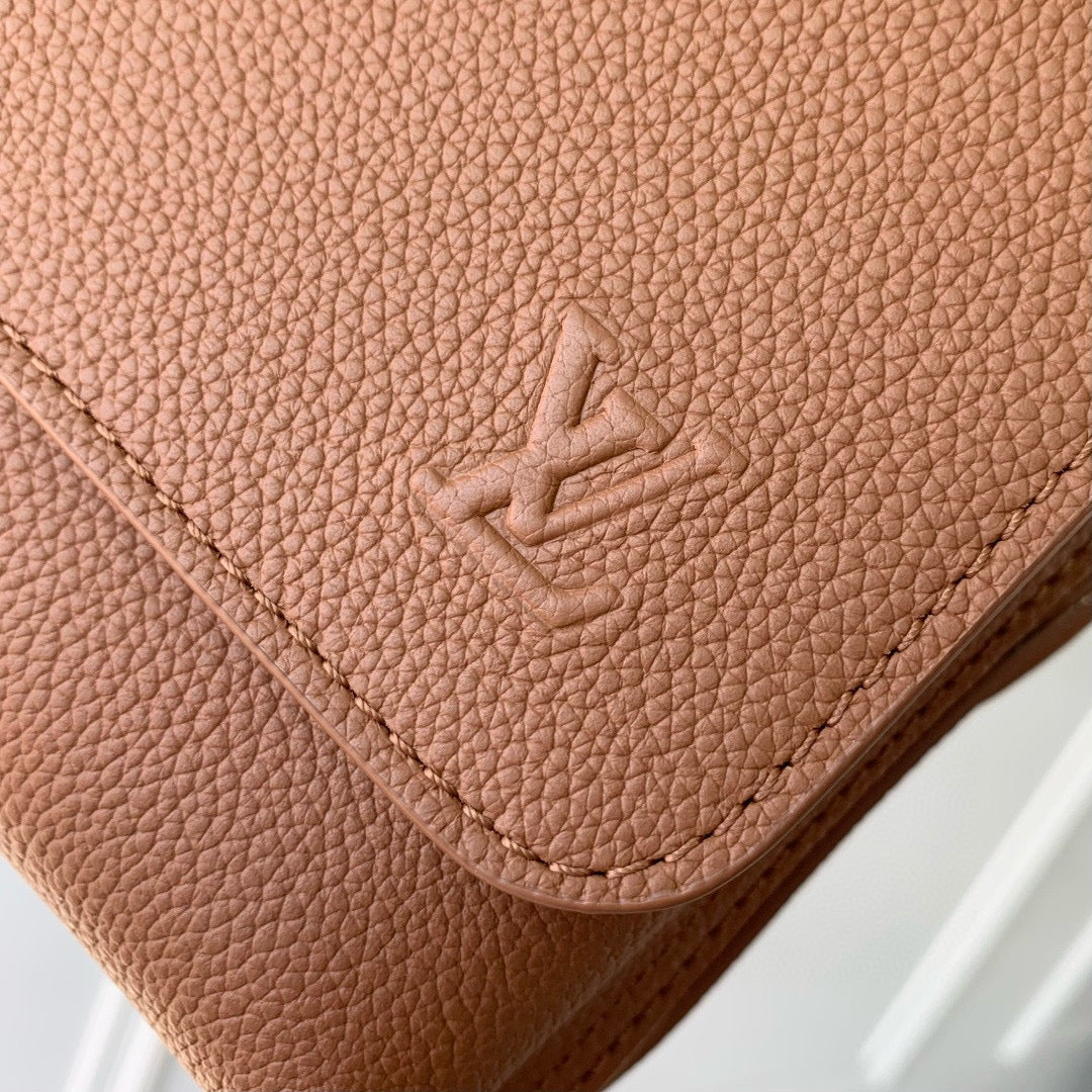 LOU BOARDING MESSENGER BAG