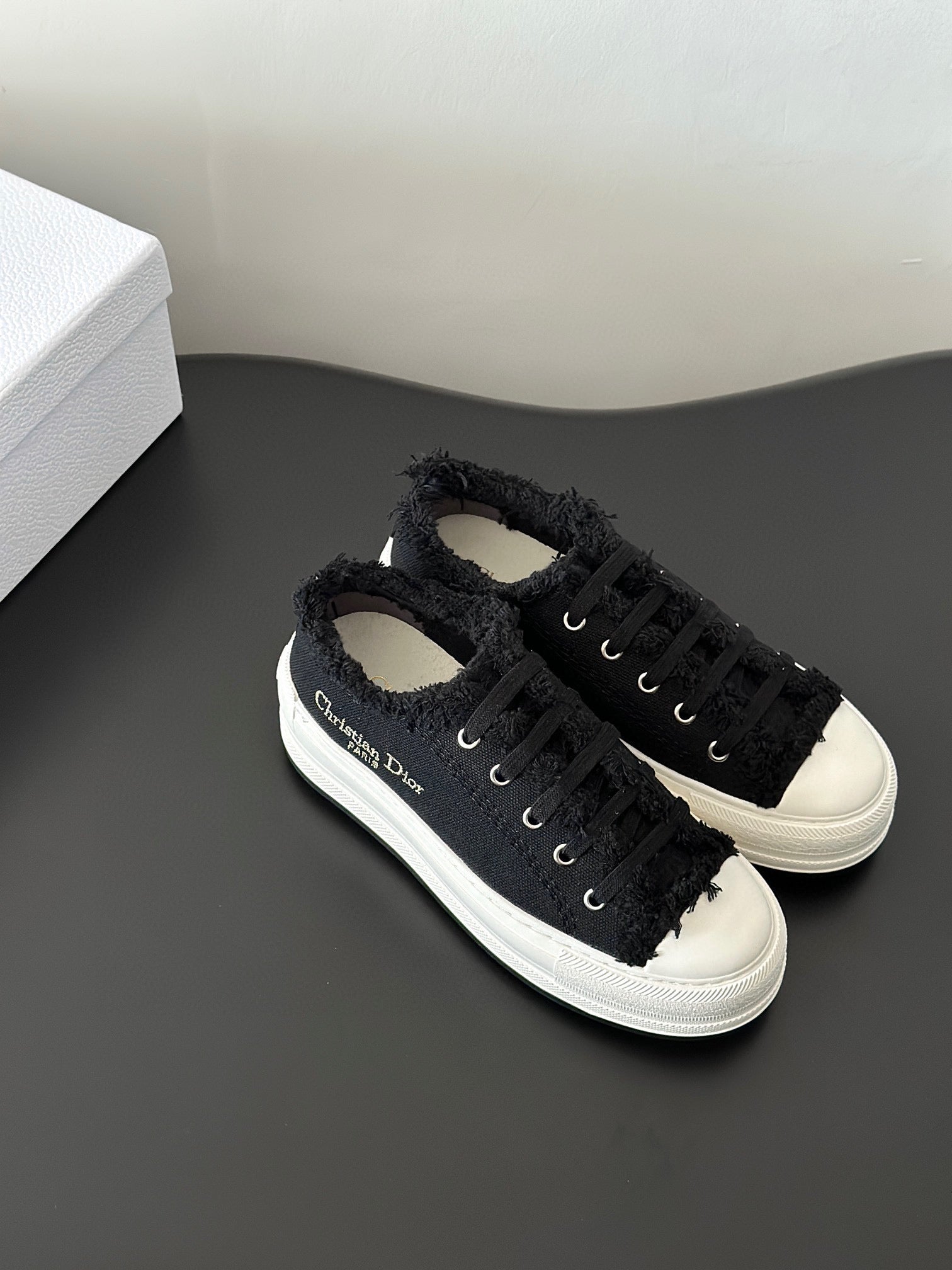 CD WALKIN SNEAKER