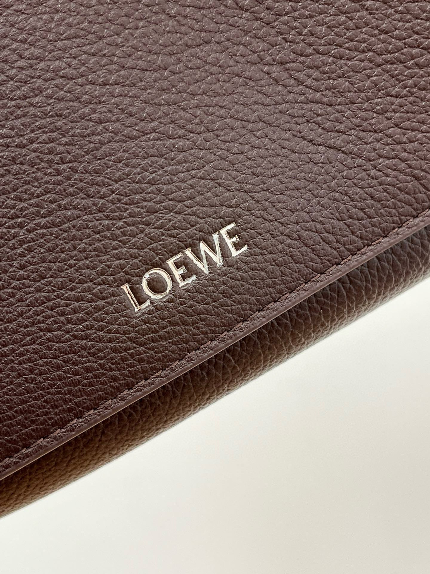 LOEW PEBBLE MESSENGER BAG
