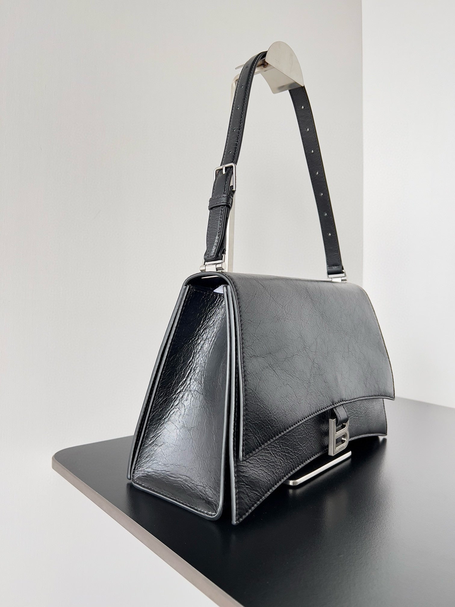 BAL MEDIUM CRUSH BAG