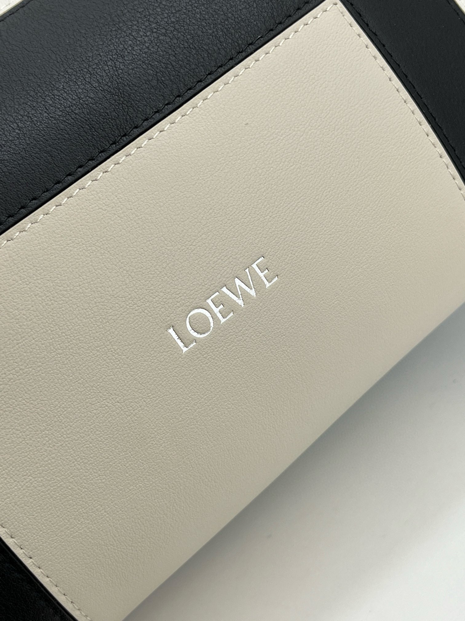 LOEW FLAMENCO MEDIUM POUCH