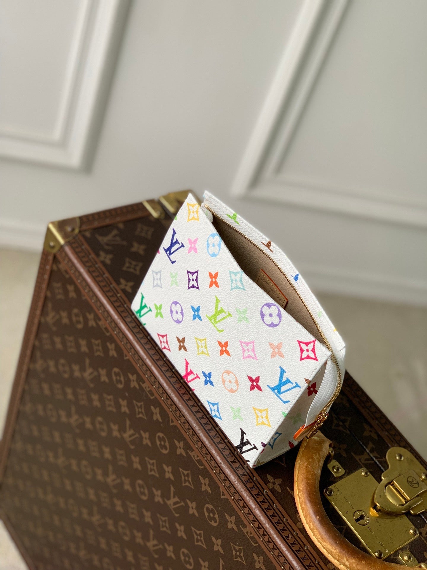 LOU x MURAKAMI 19 TOILETRY POUCH