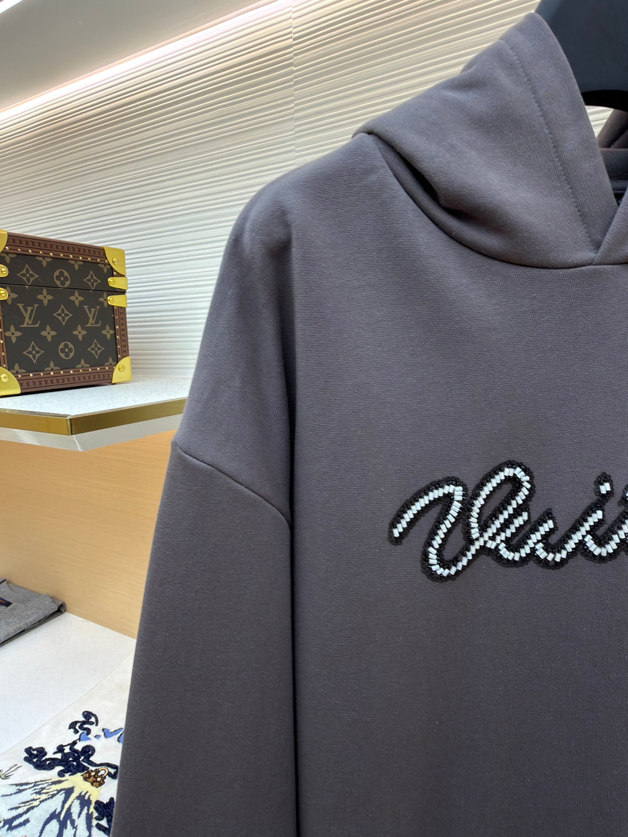 LOU HOODIE