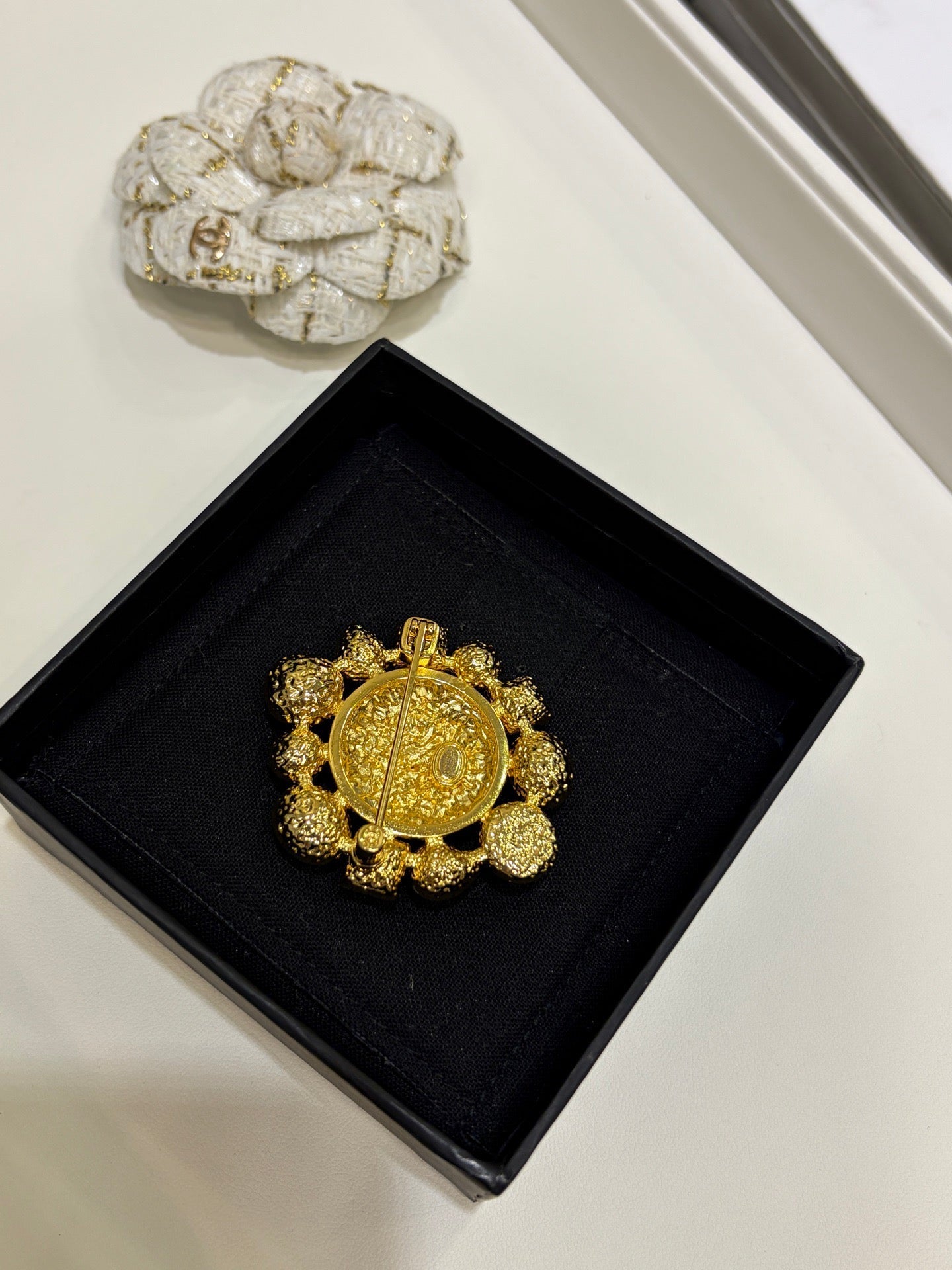 CC BROOCHE