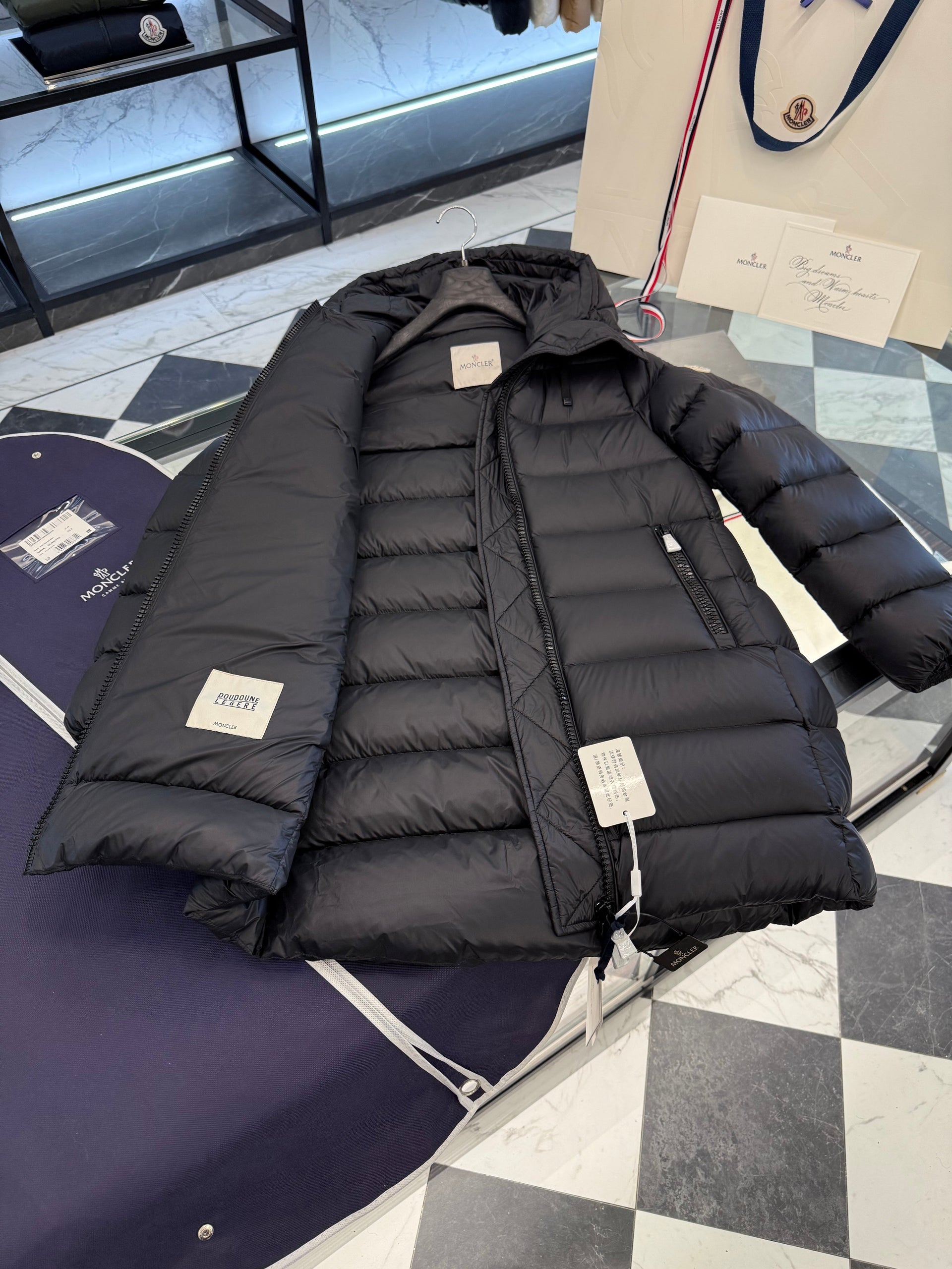 MONC SUYENNE COAT