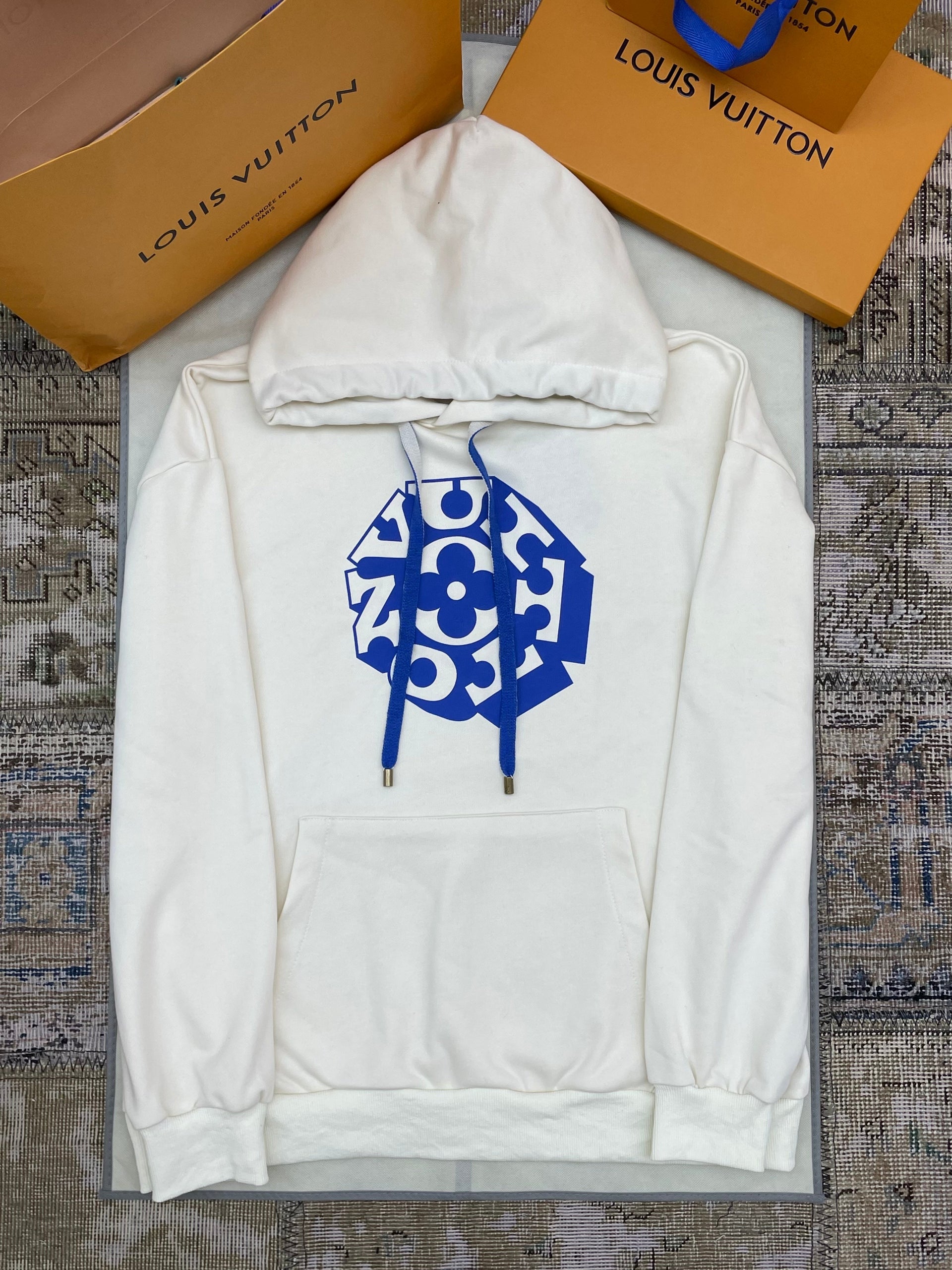 LOU HOODIE