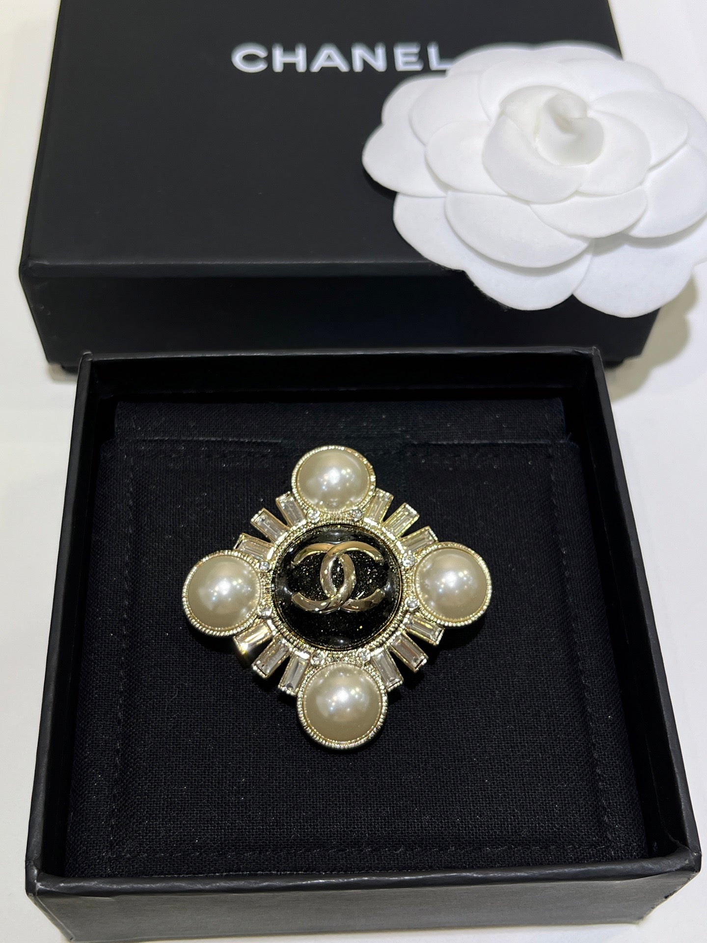 CC BROOCHE