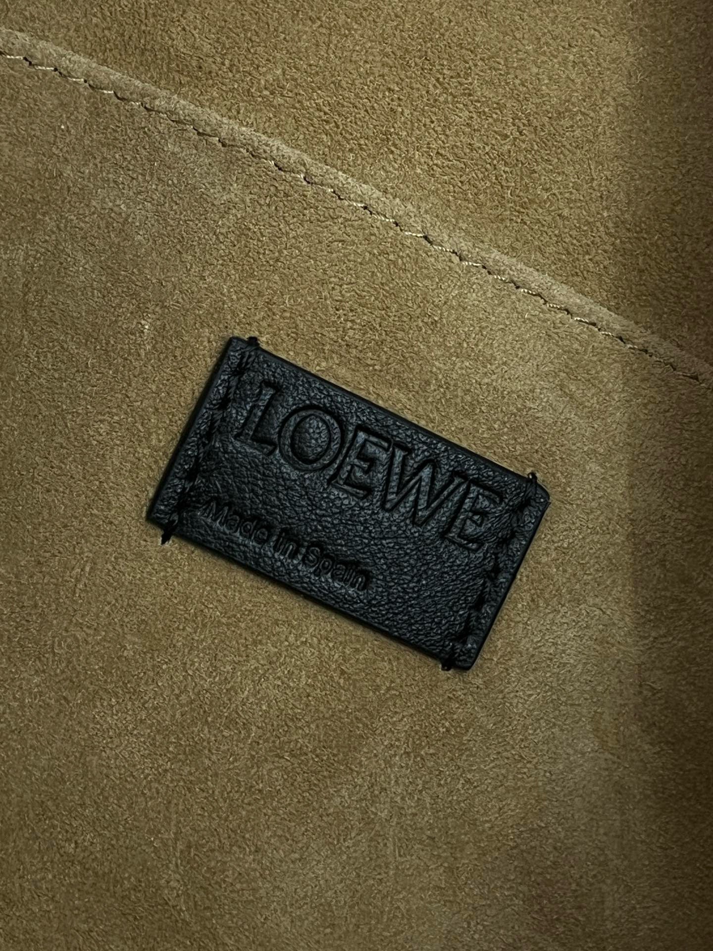 LOEW PEBBLE MESSENGER BAG