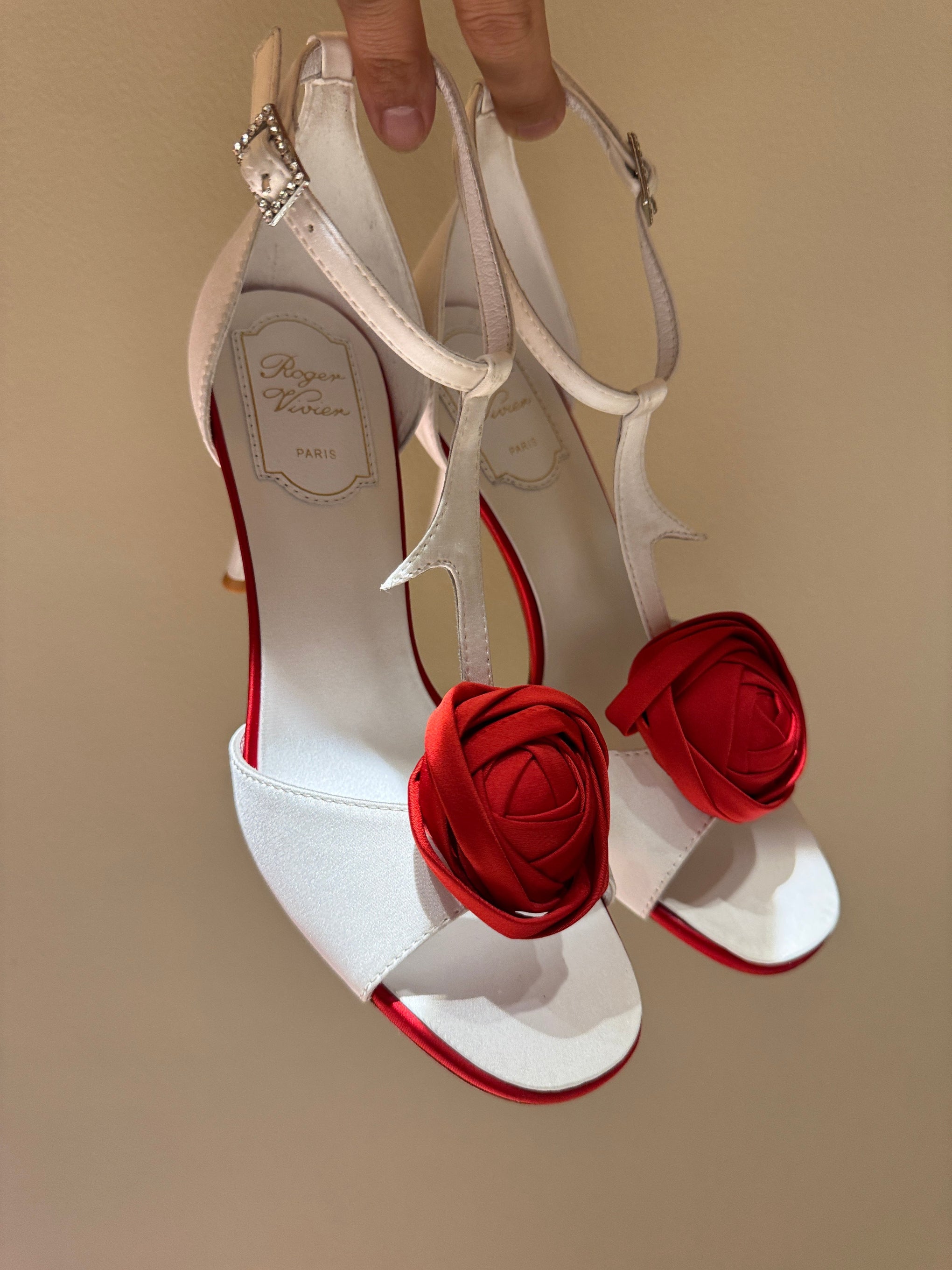 ROGER V HEELS