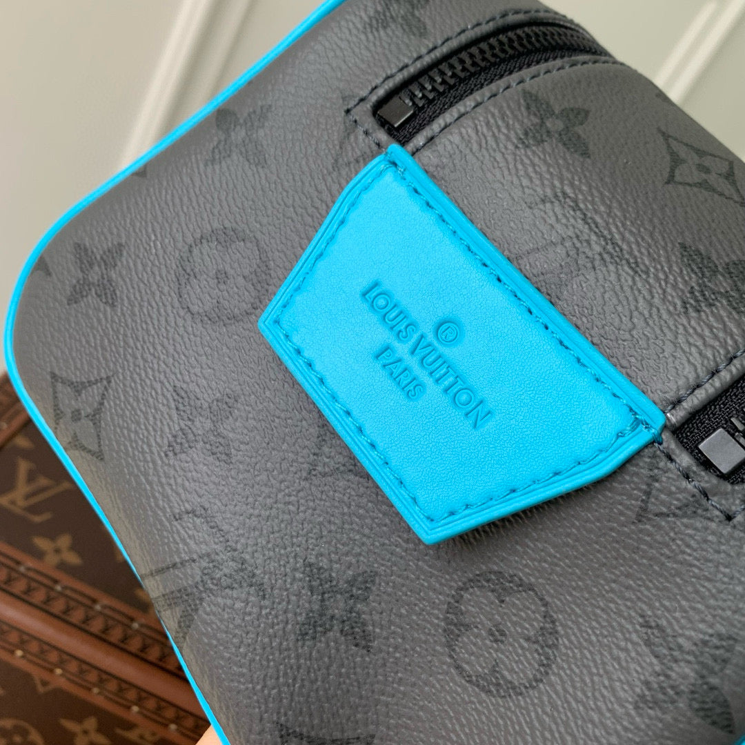 LOU TOILETRY BAG