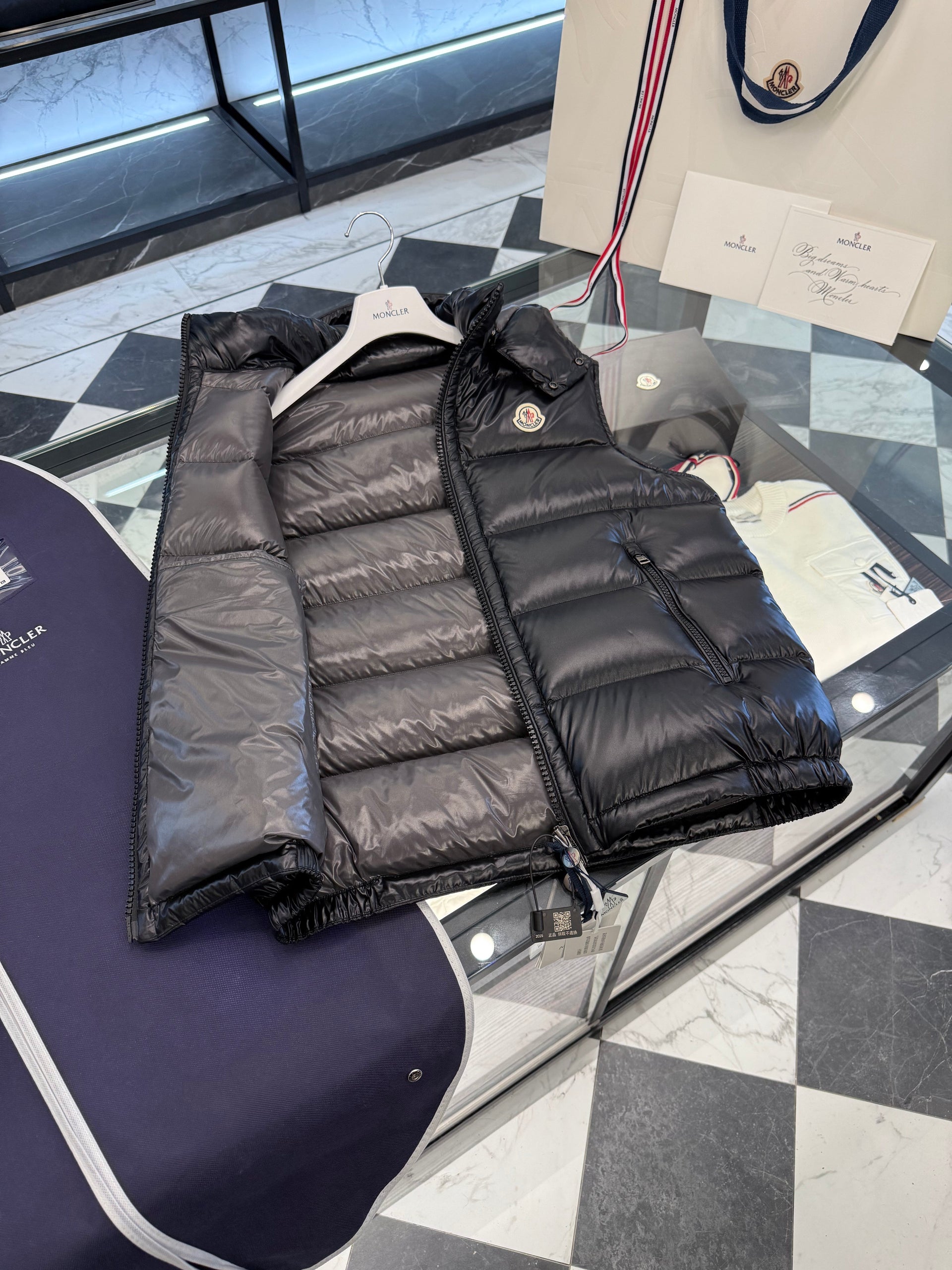 MONC BORMES VEST