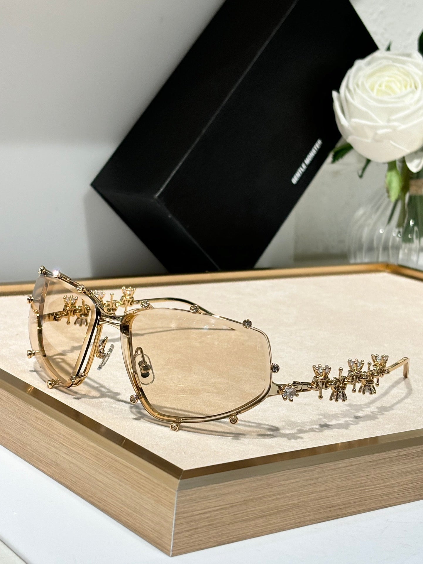 GENTLE M SUNGLASSES