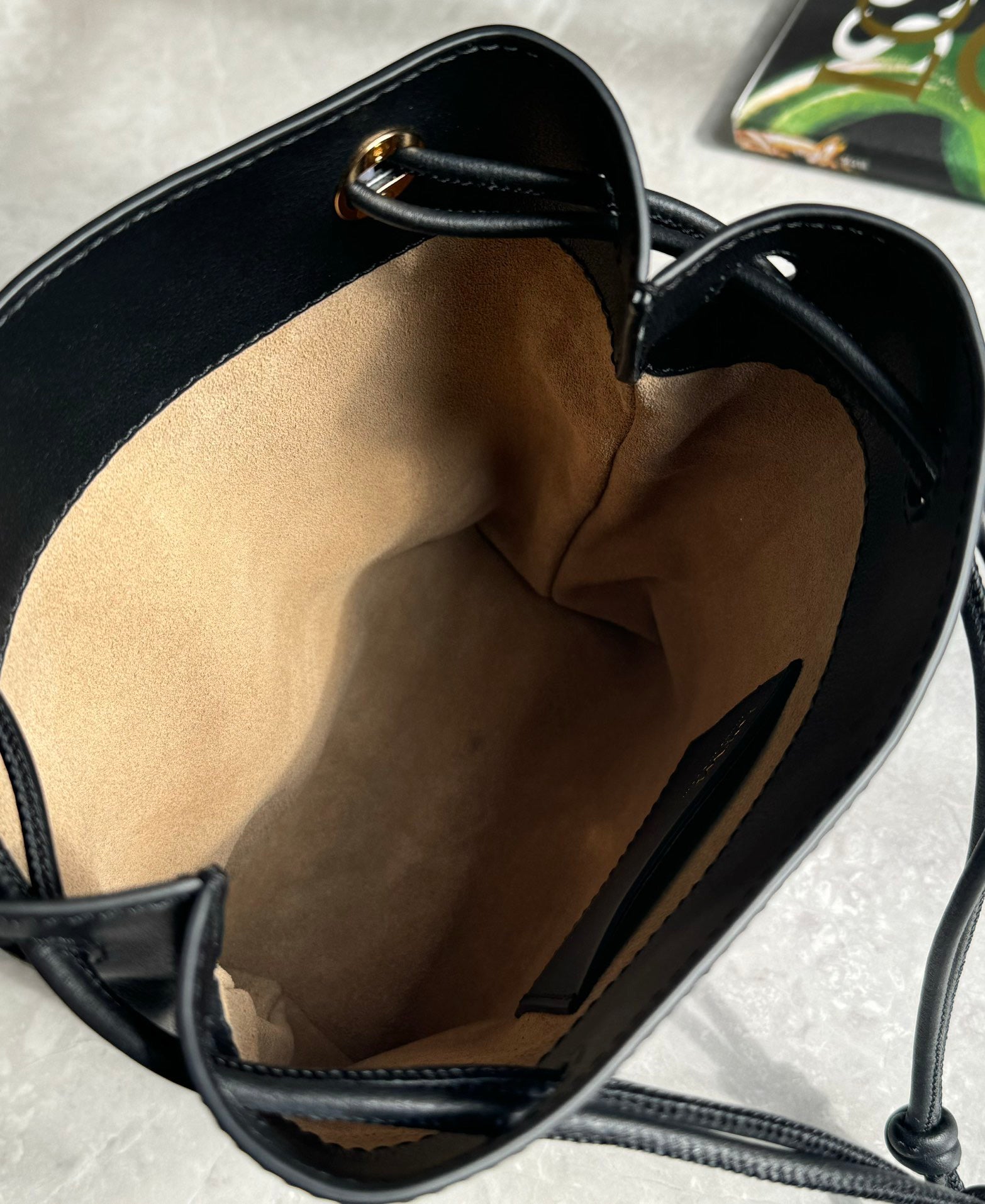 LOEW PEBBLE POUCH