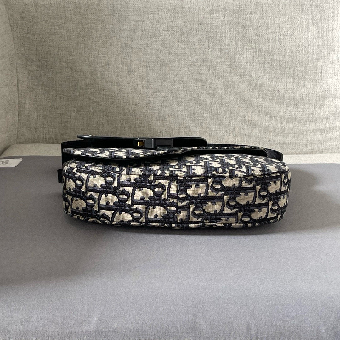 CD SADDLE MESSENGER BAG