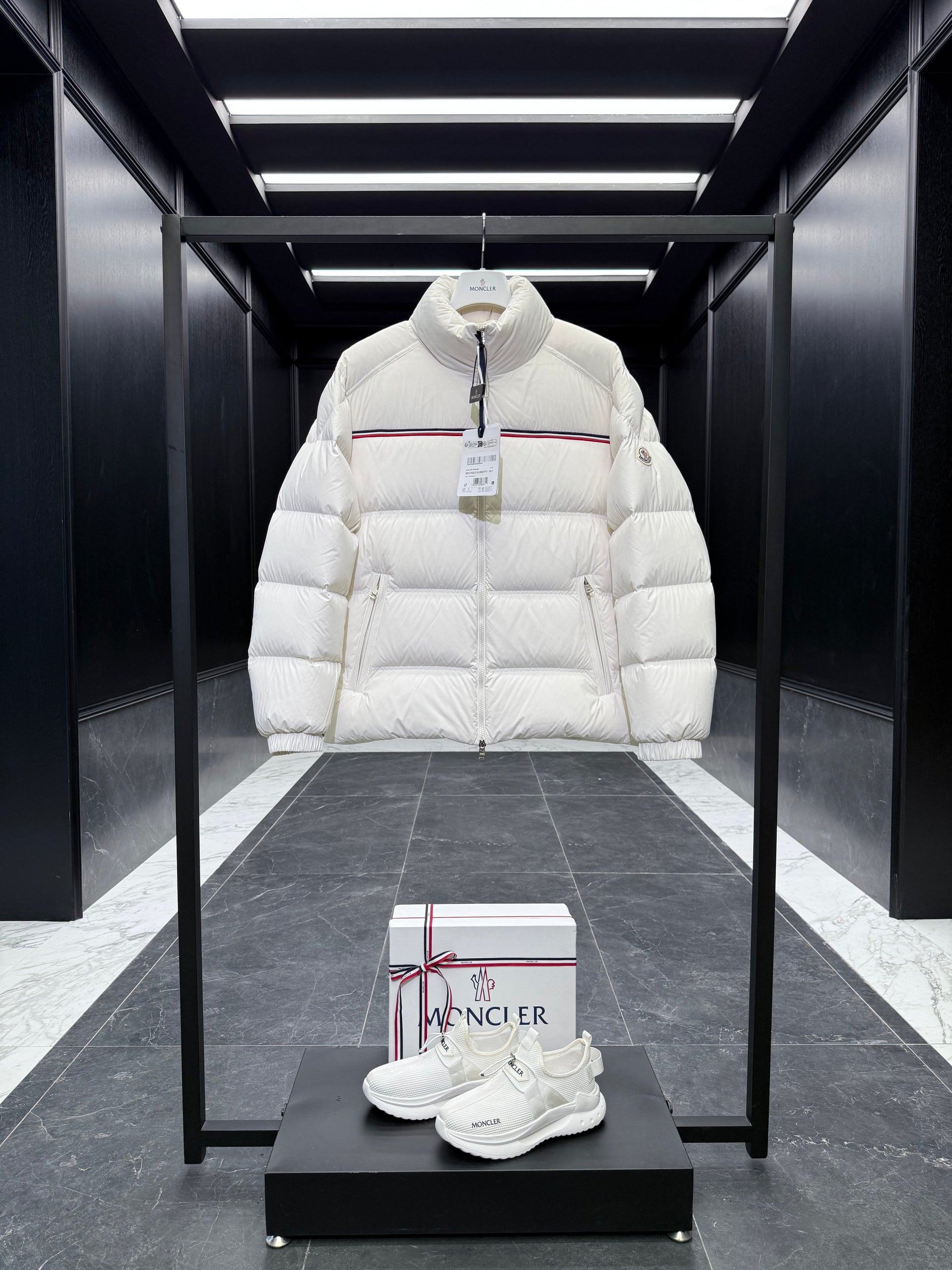 MONC BOUVAQUE JACKET