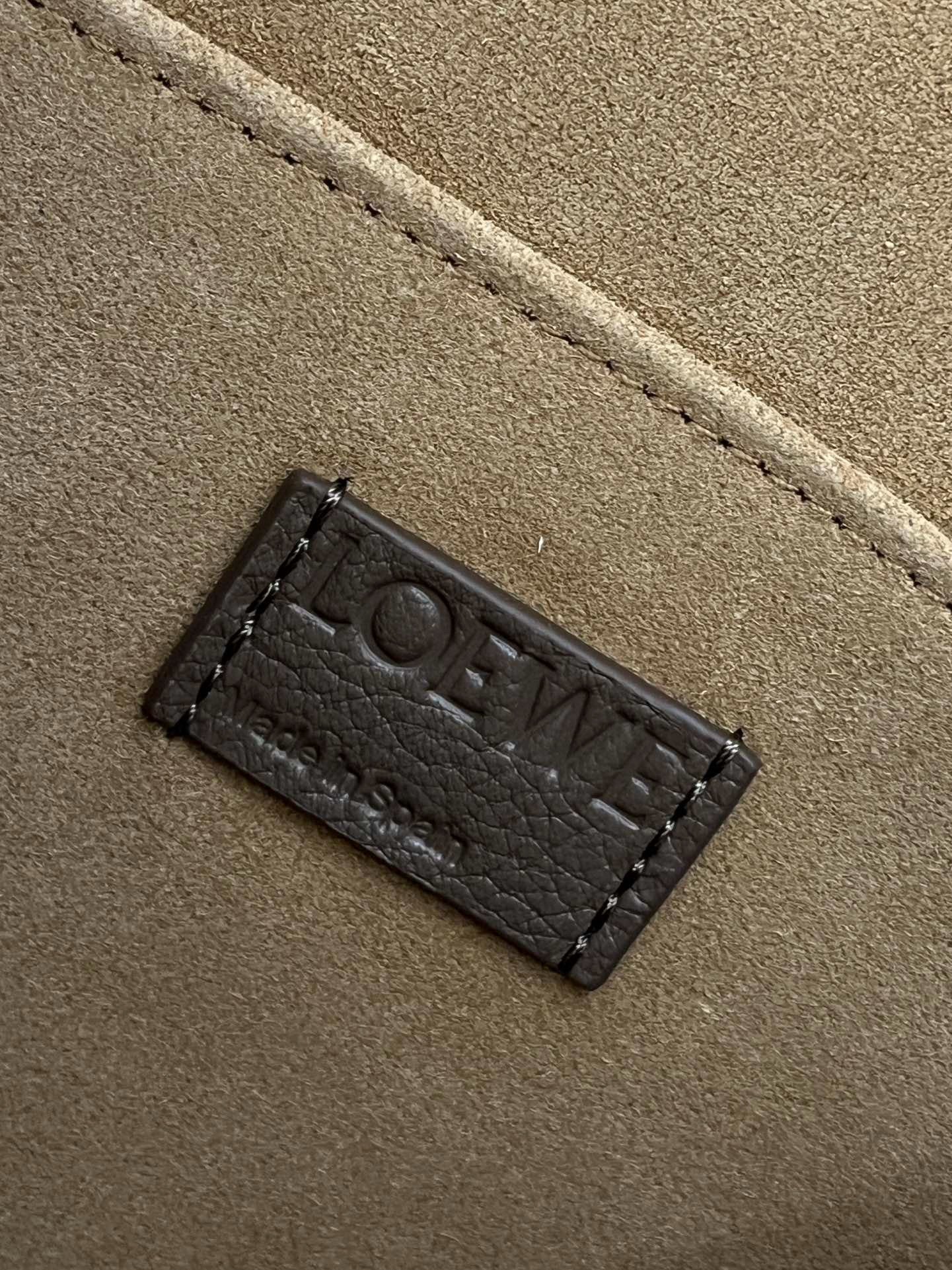 LOEW PEBBLE MESSENGER BAG
