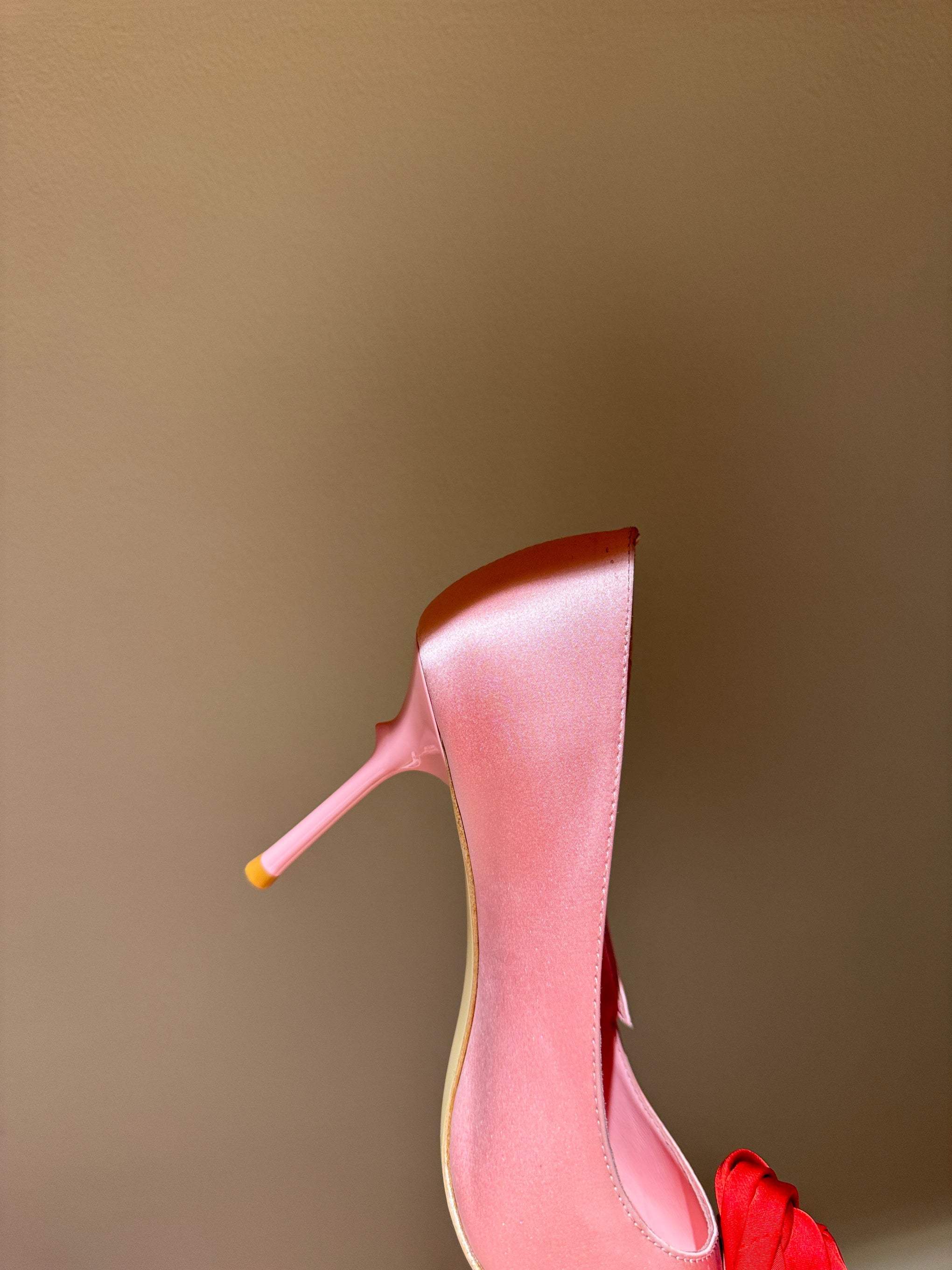 ROGER V HEELS