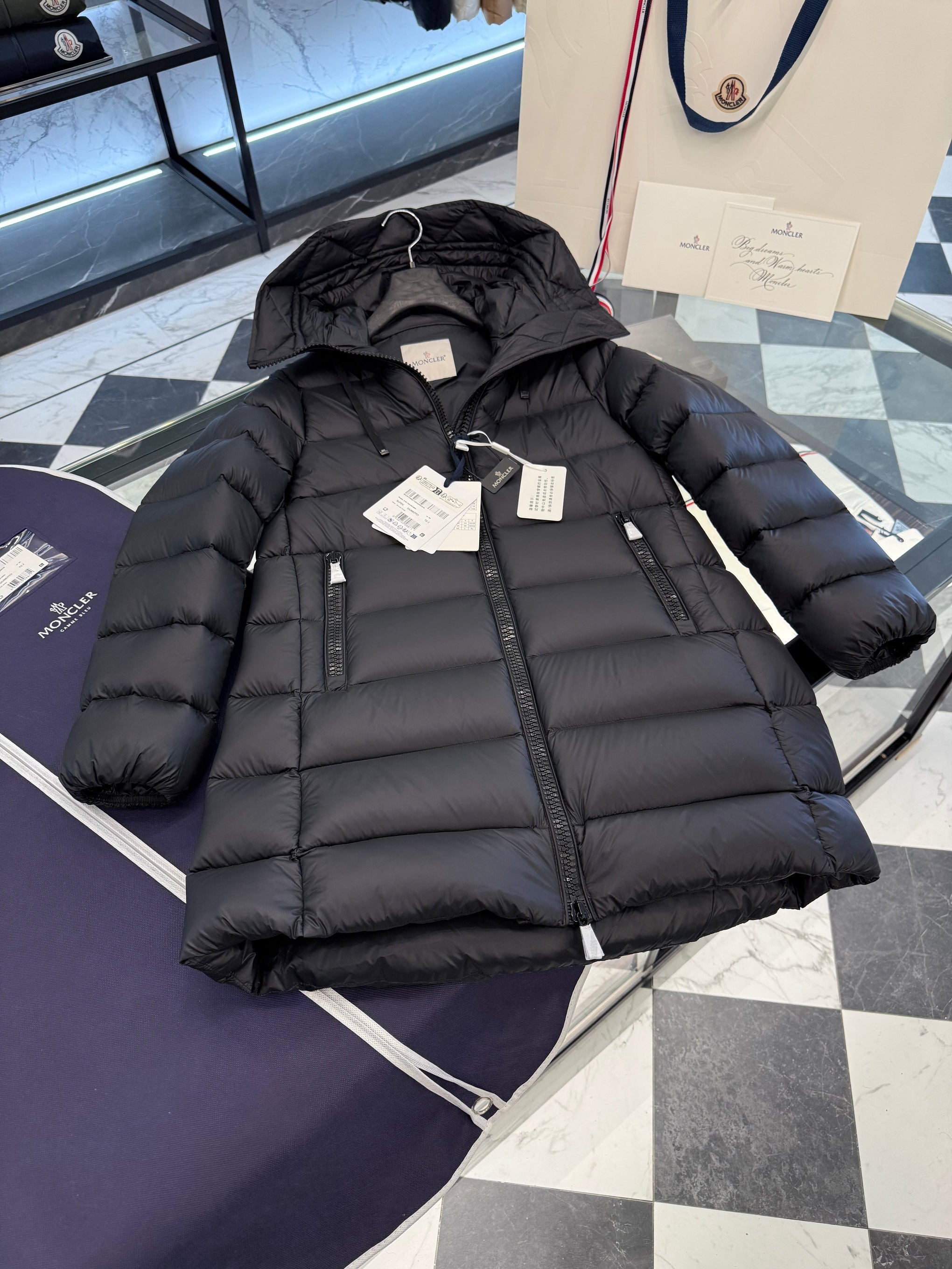 MONC SUYENNE COAT