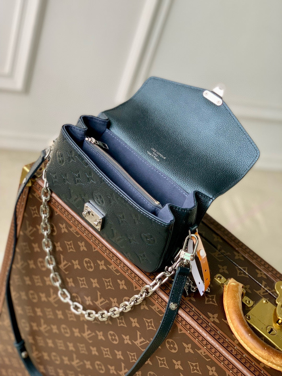 LOU POCHETTE METIS EAST WEST BAG