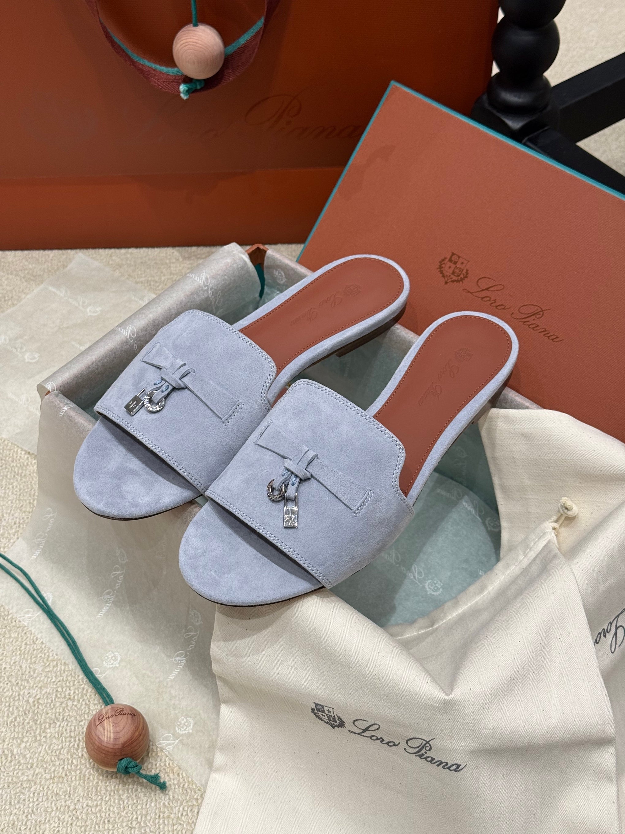 LORO P SUMMER CHARM SLIPPER
