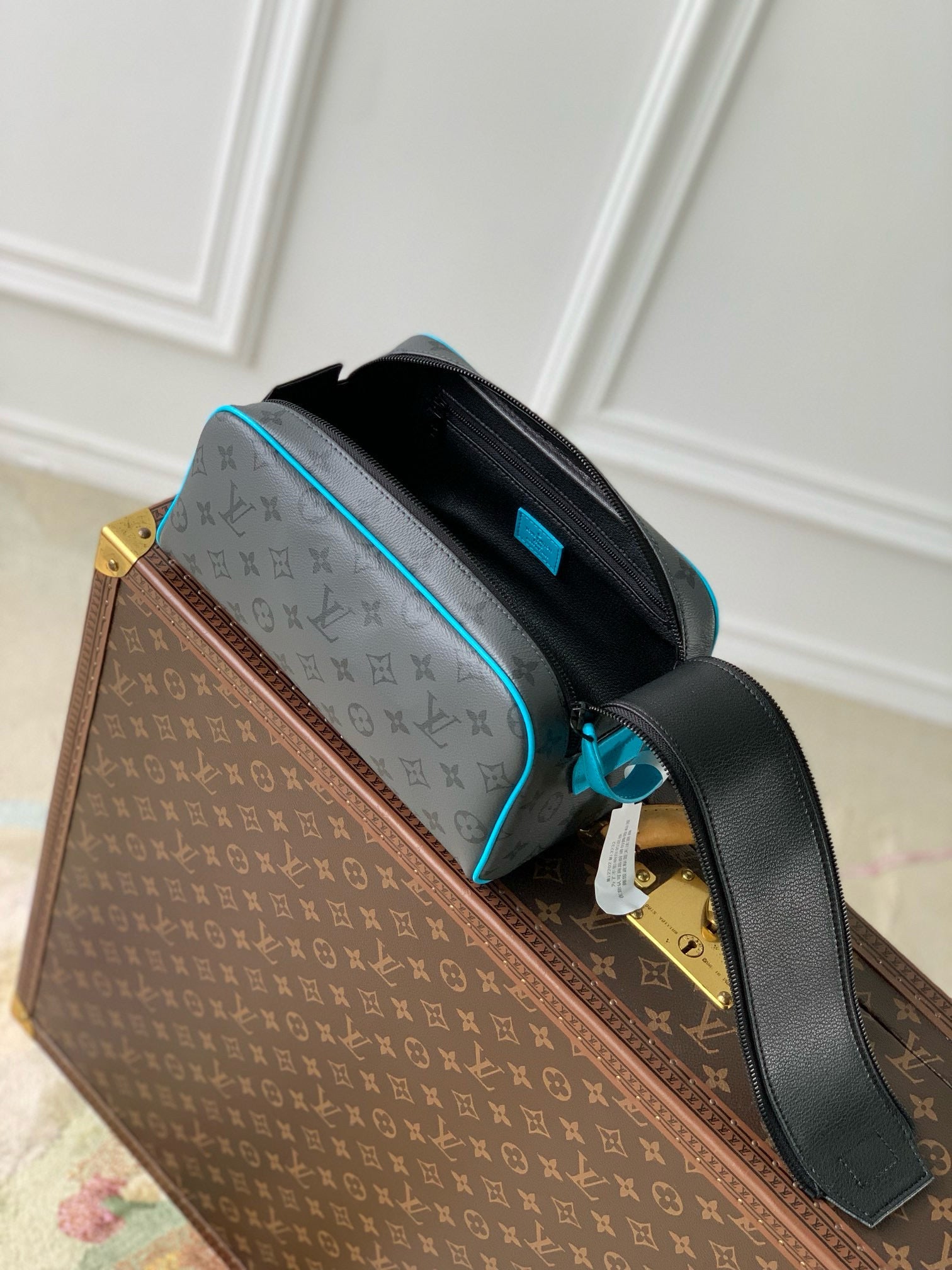 LOU TOILETRY BAG