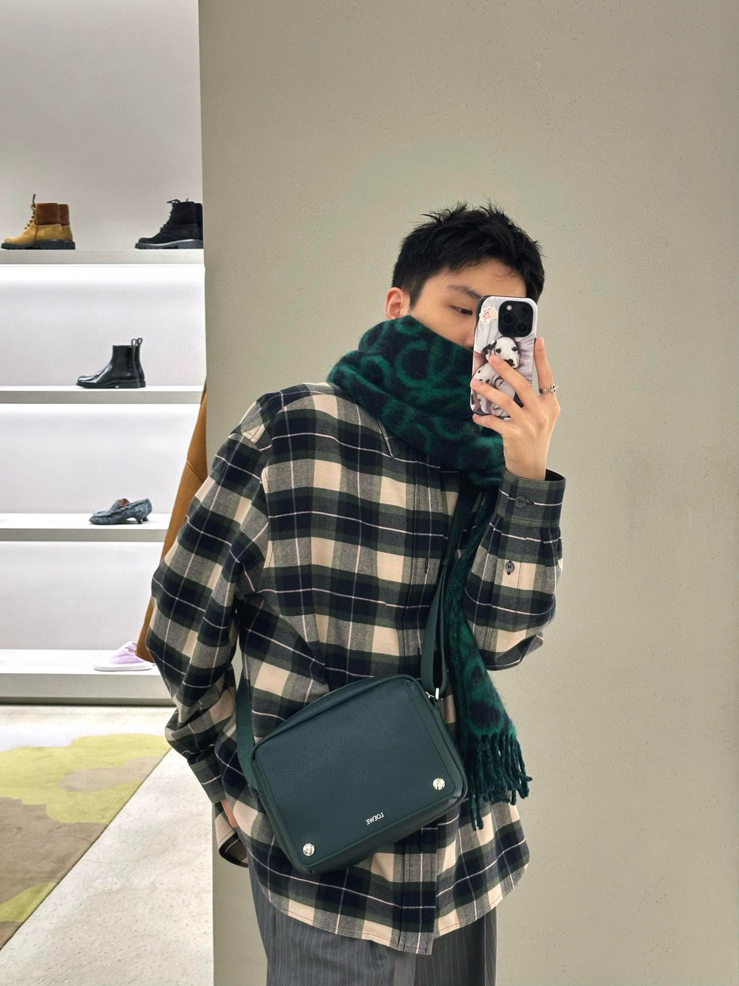 LOEW PEBBLE MESSENGER BAG