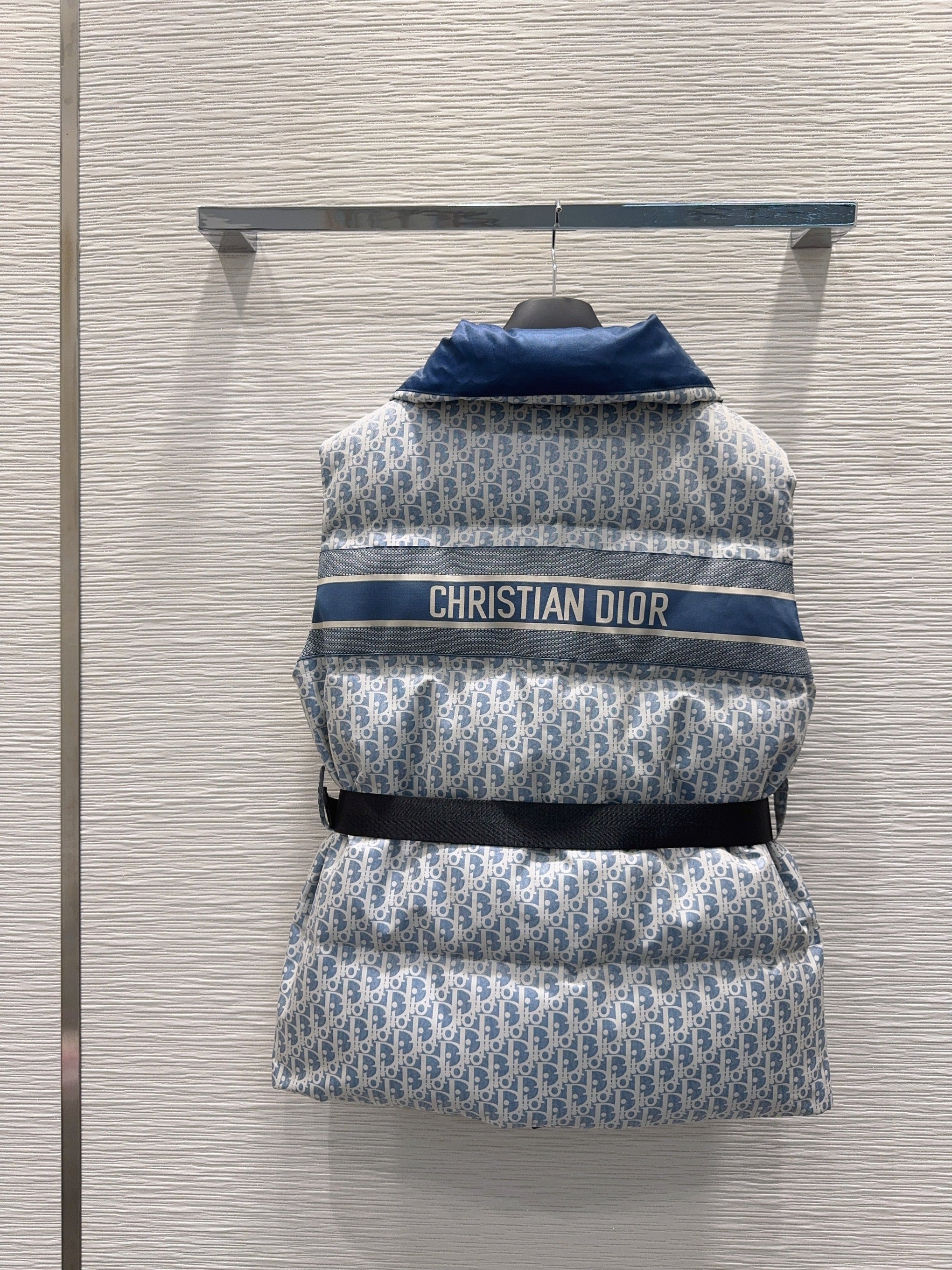 CD VEST