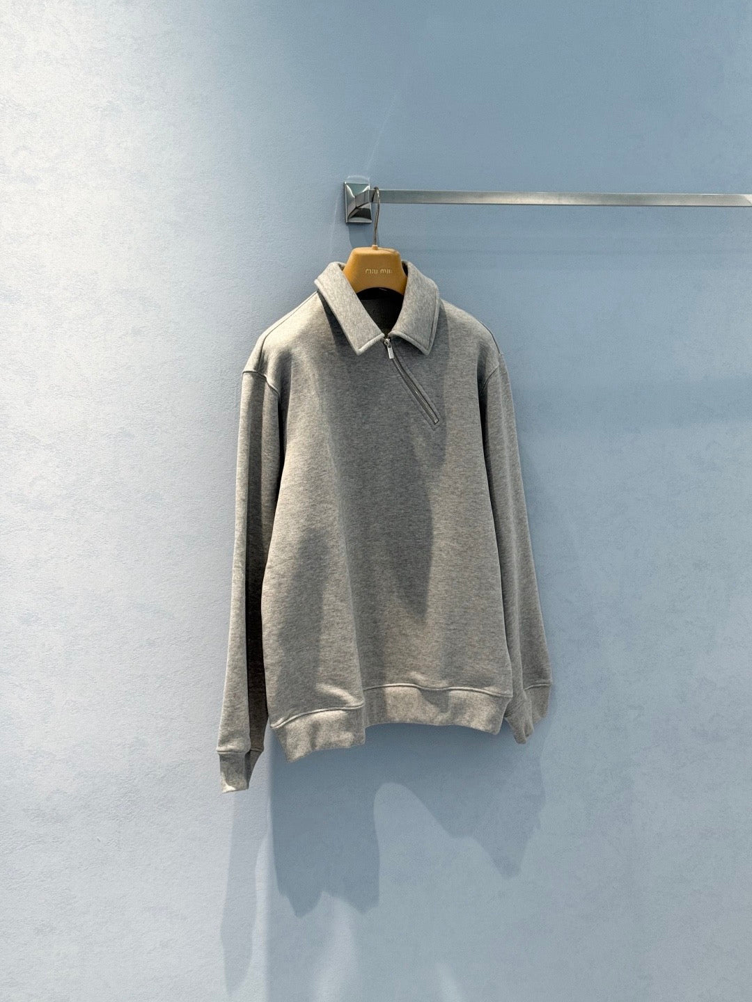 MIU M SWEATSHIRT