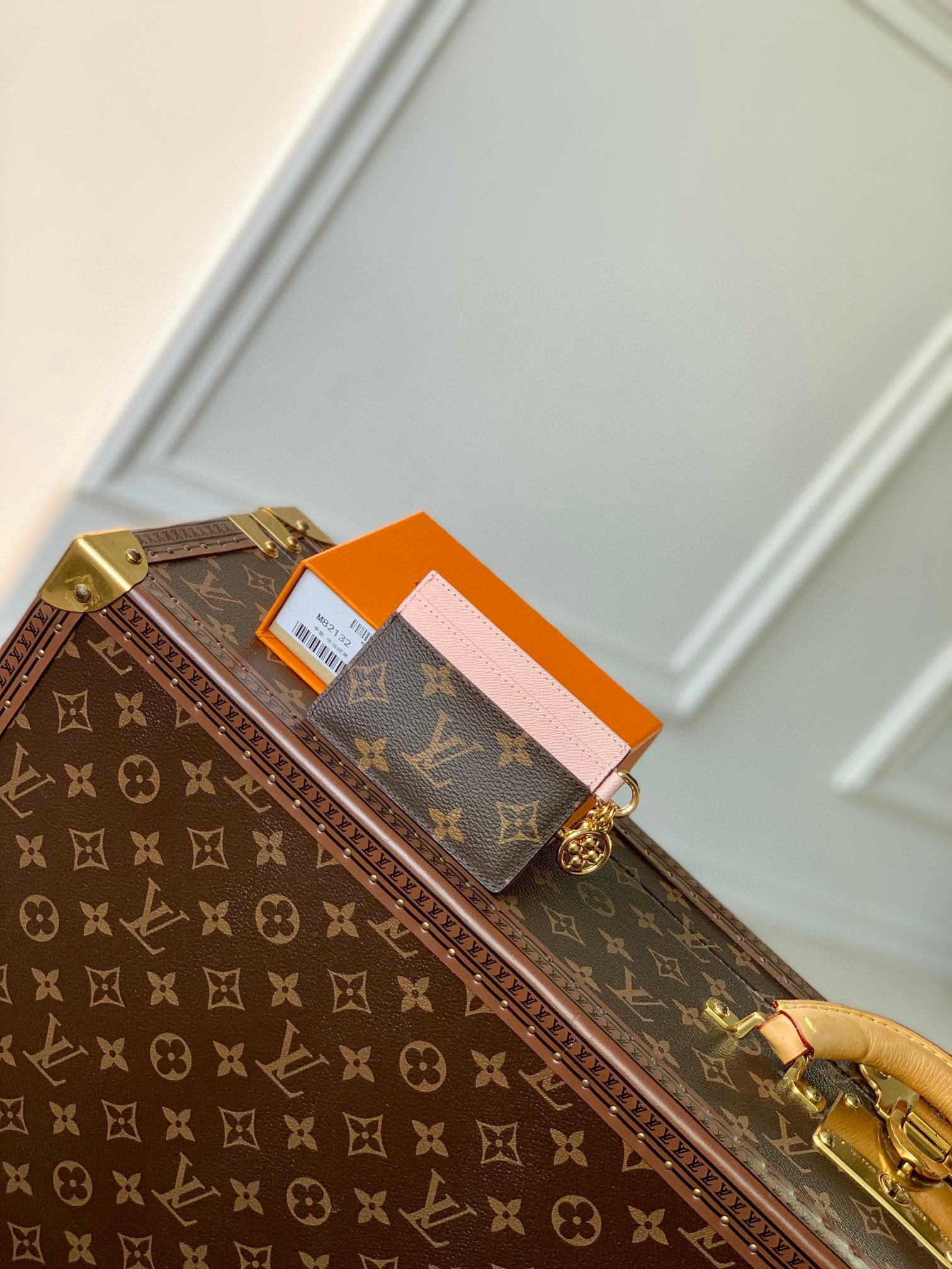 LOU CHARMS CARD HOLDER