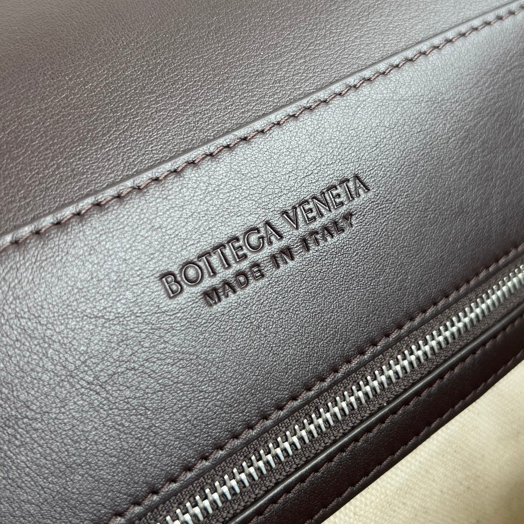BOTT V SMALL ANDIAMO MESSENGER BAG