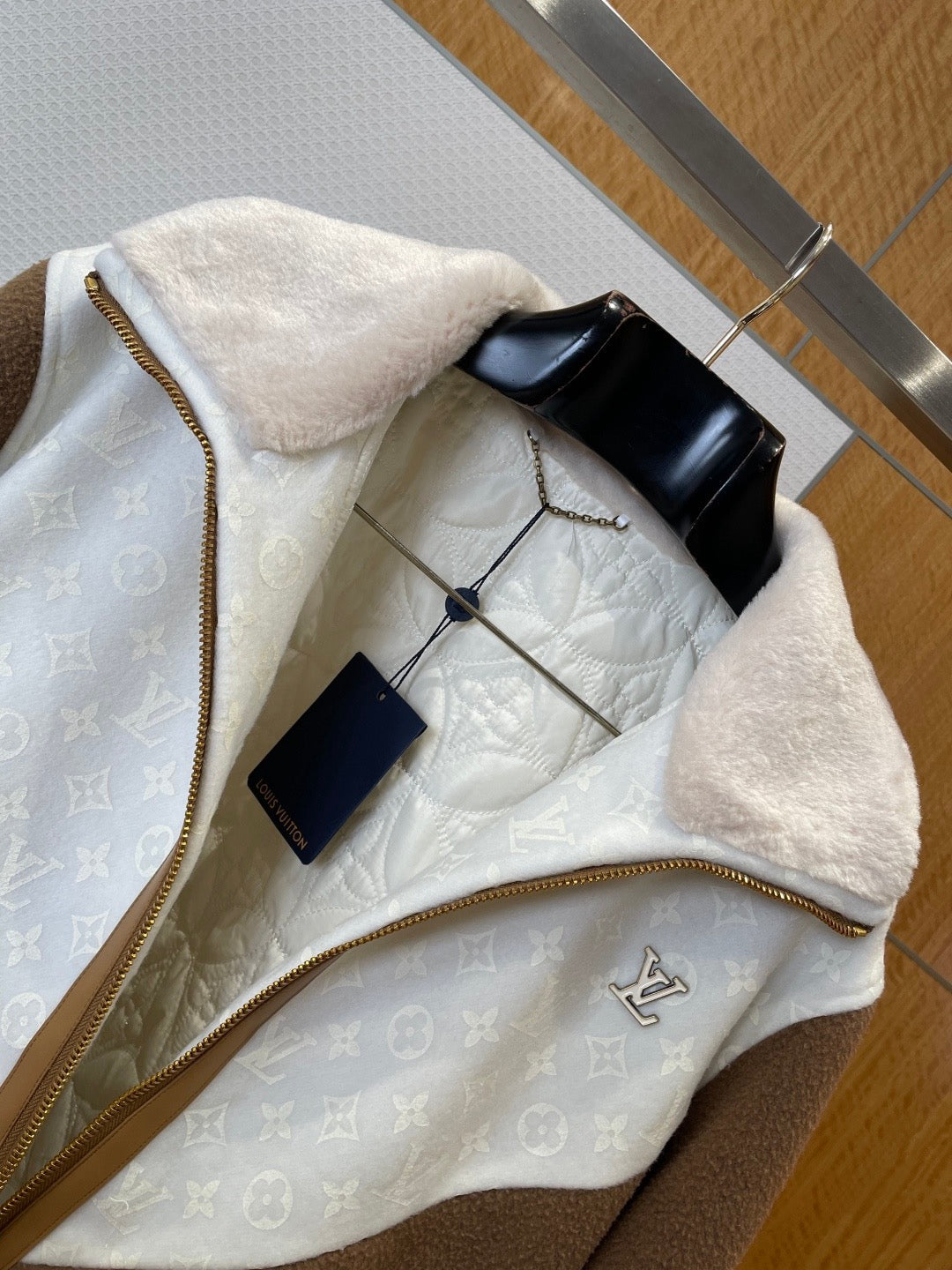 LOU JACKET