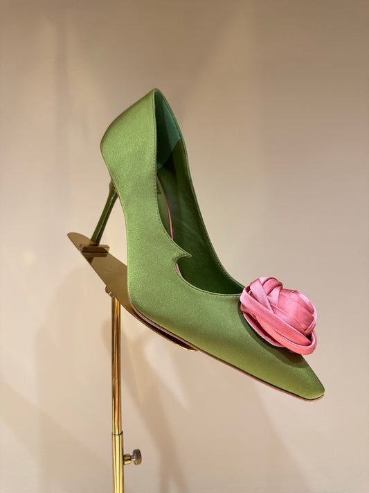 ROGER V HEELS