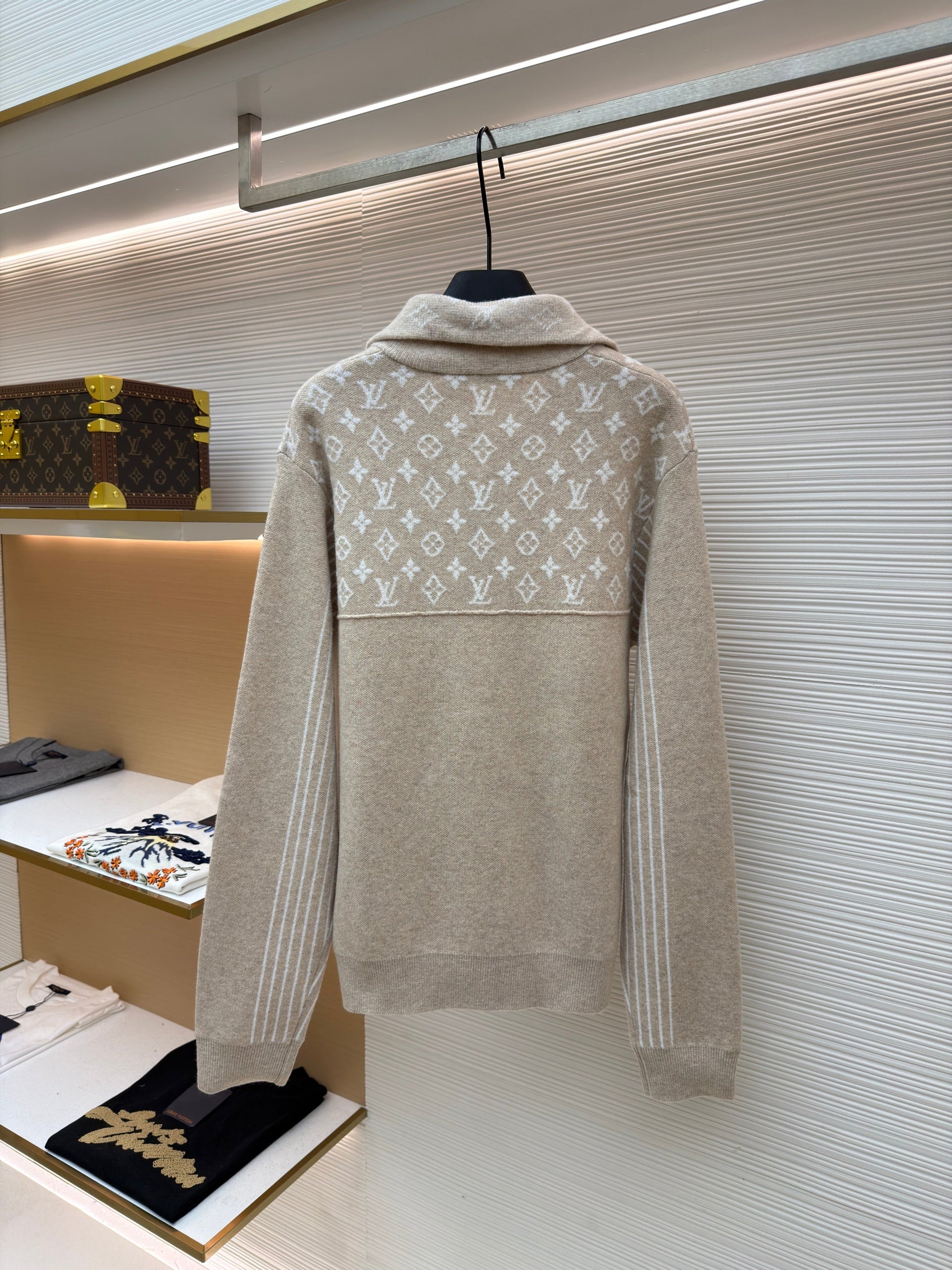 LOU JUMPER