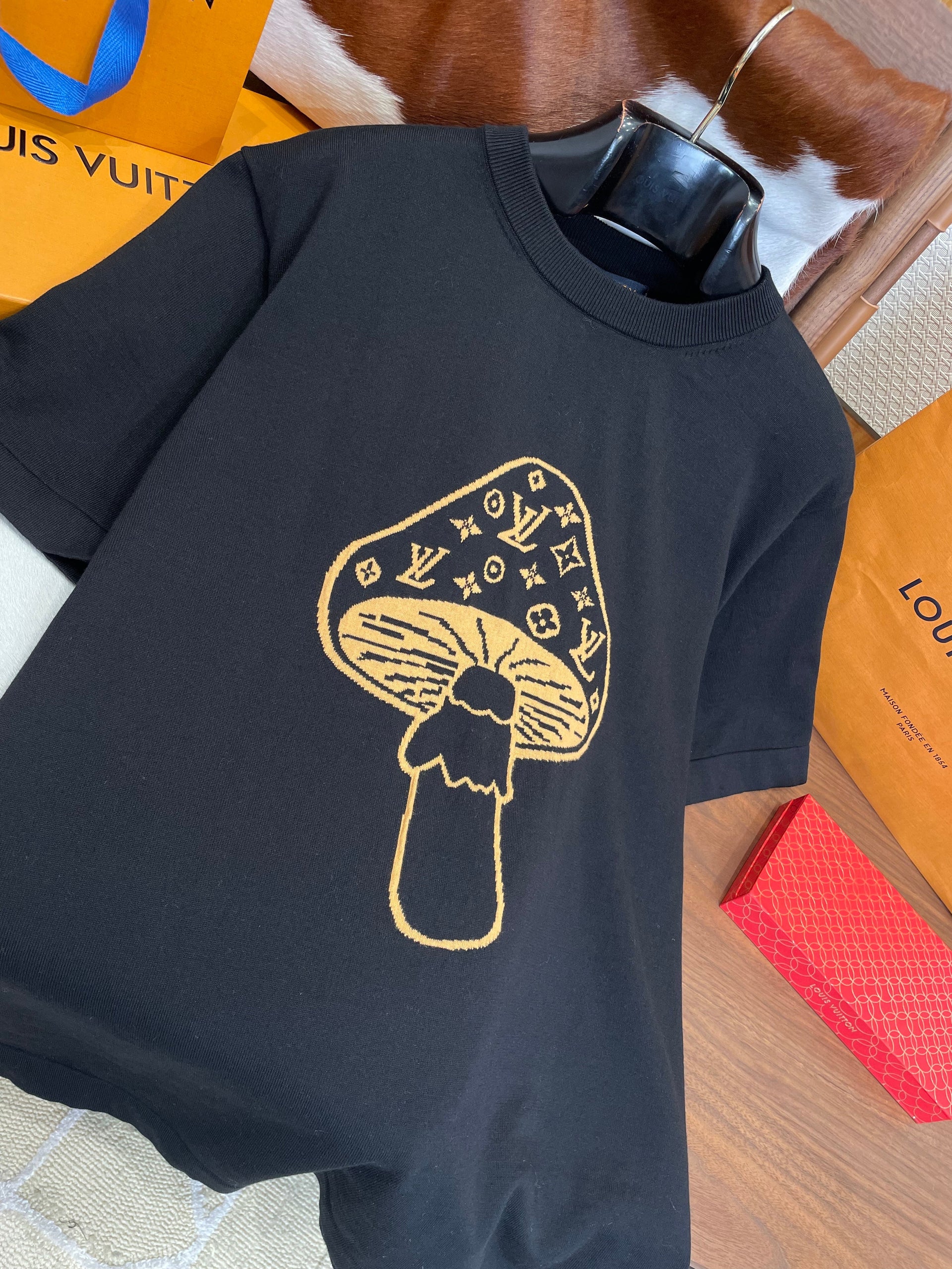 LOU T-SHIRT