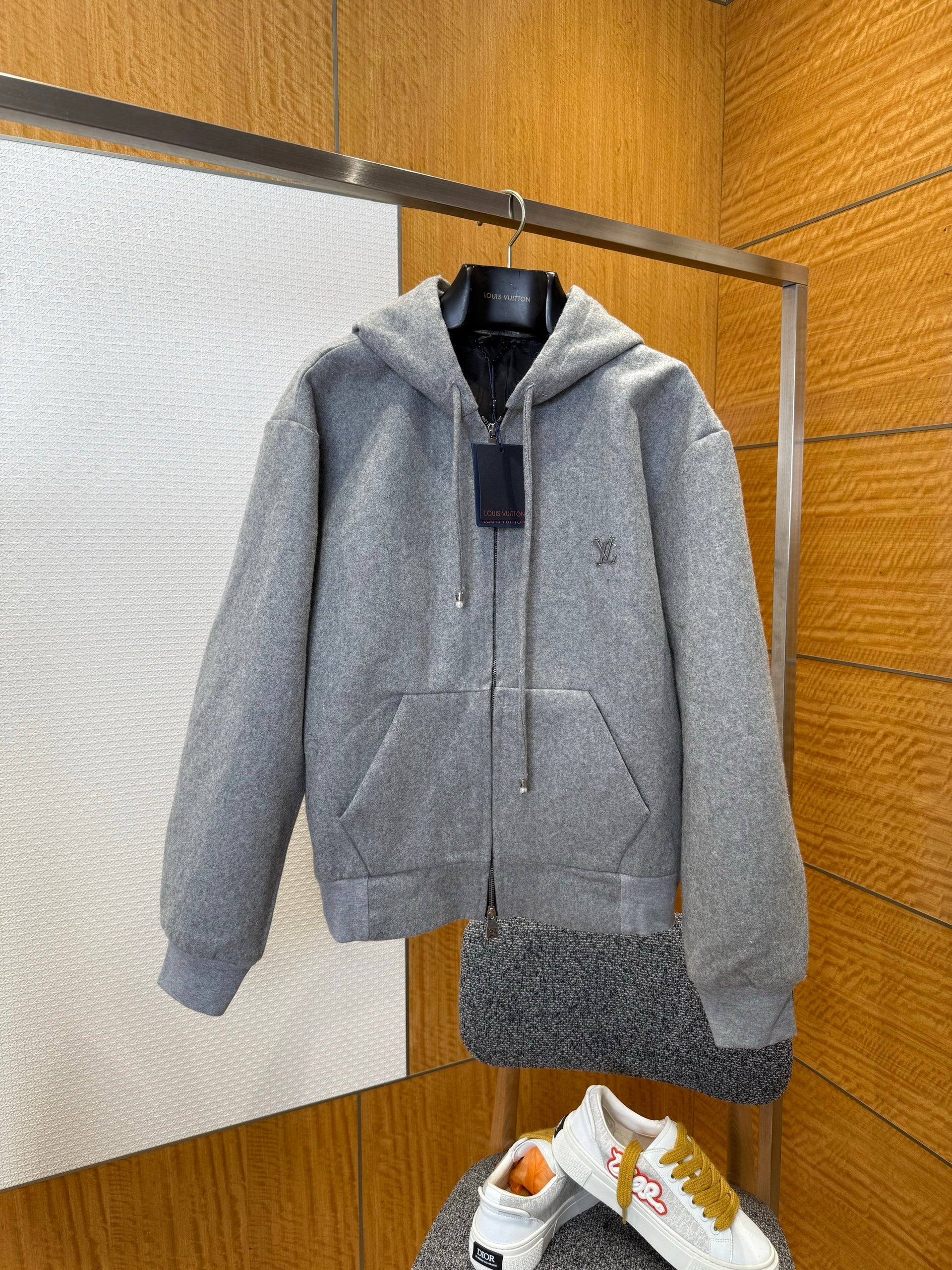 LOU ZIP SWEATSHIRT