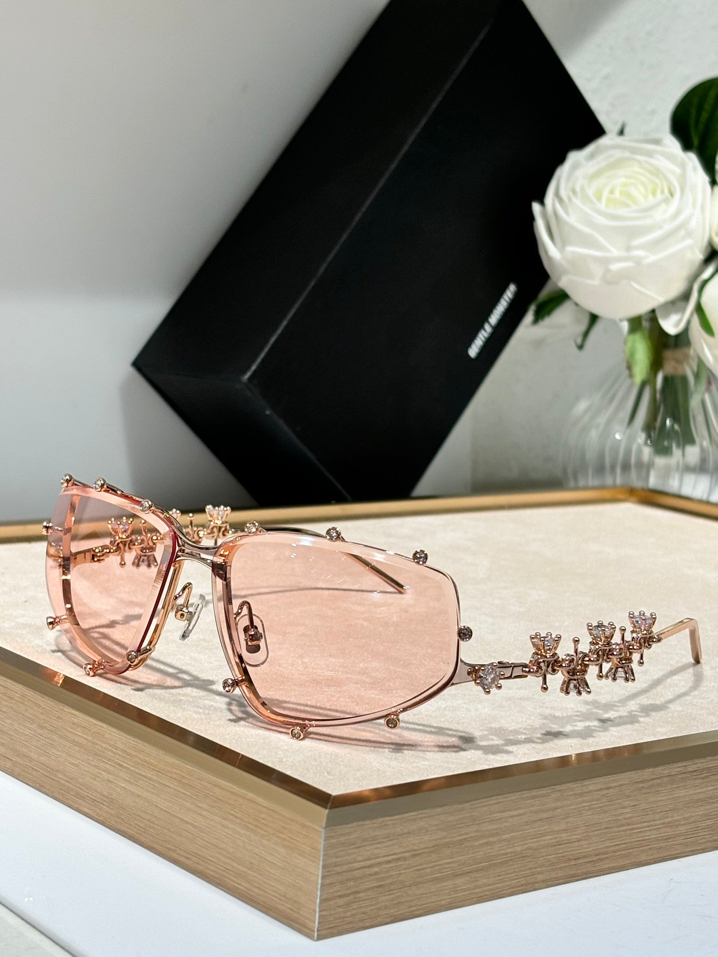 GENTLE M SUNGLASSES