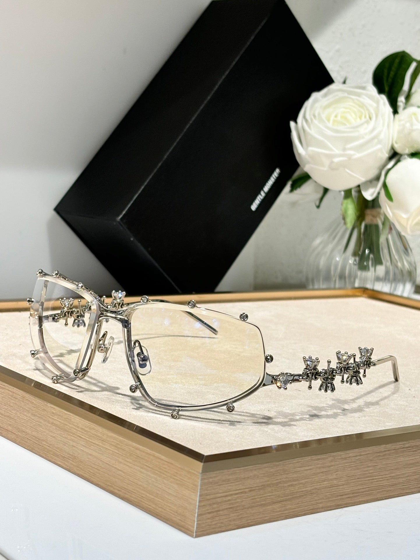 GENTLE M SUNGLASSES