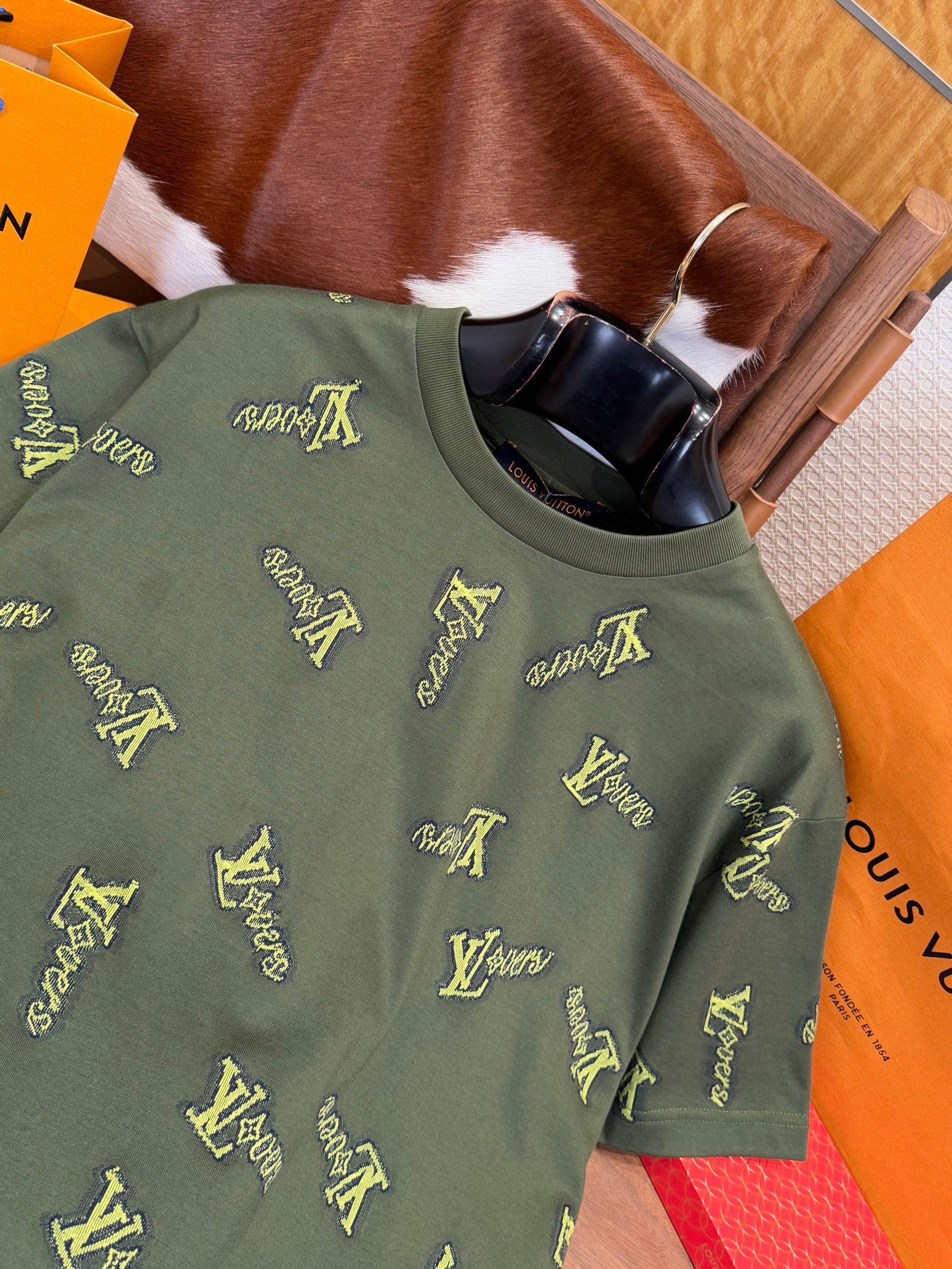 LOU T-SHIRT