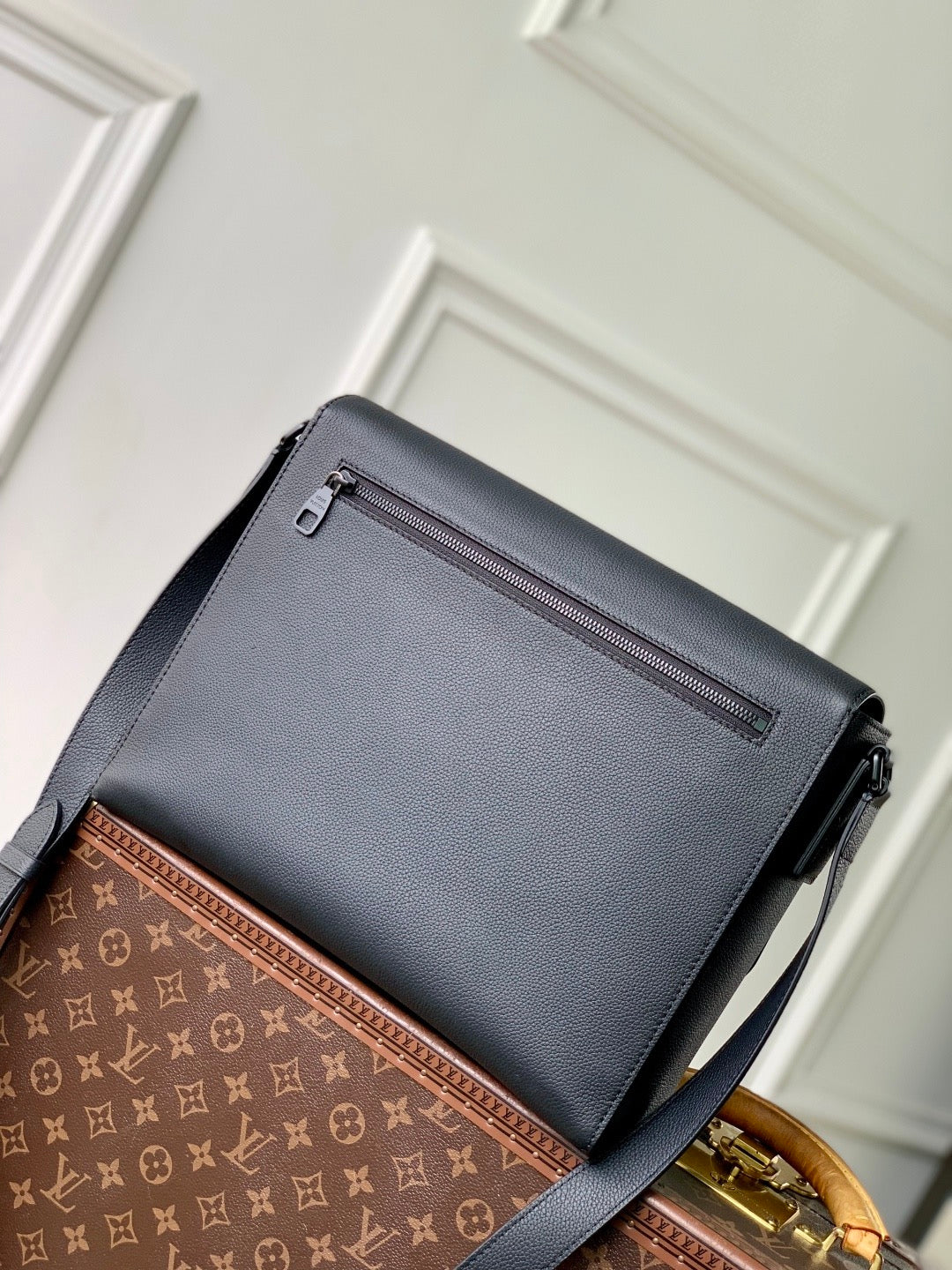 LOU SPEED MESSENGER BAG