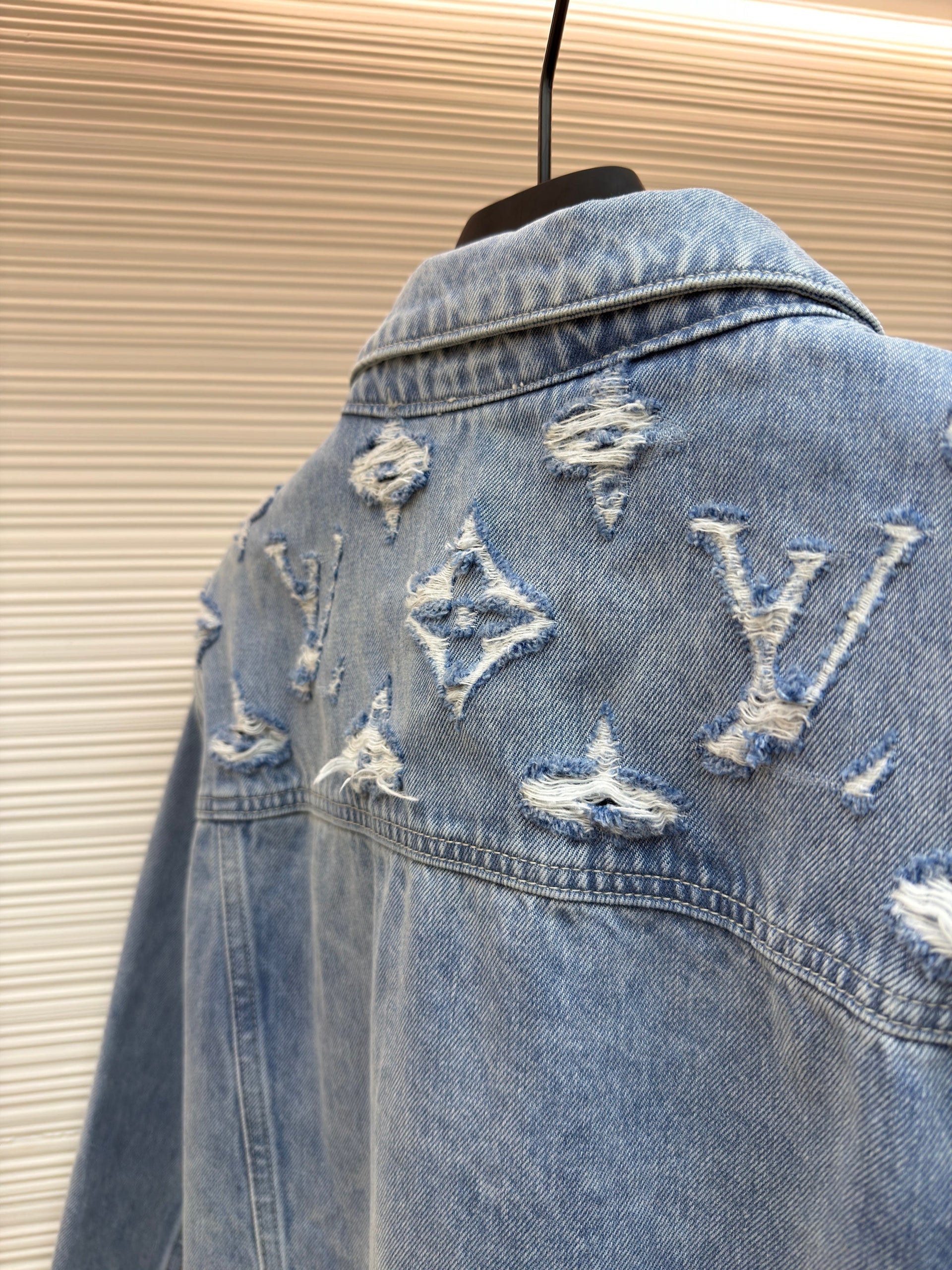LOU DENIM TRUCKER JACKET