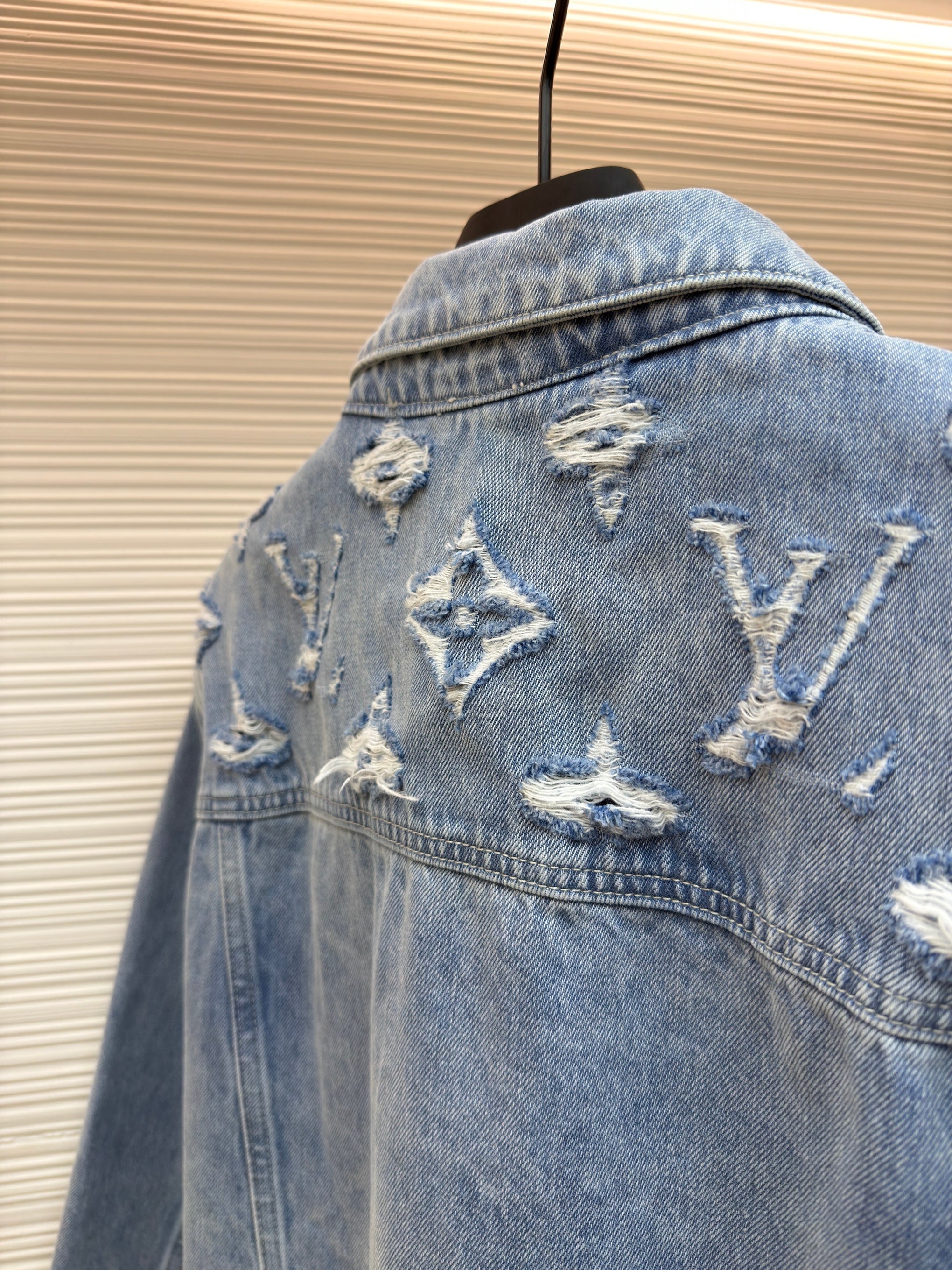 LOU DENIM TRUCKER JACKET