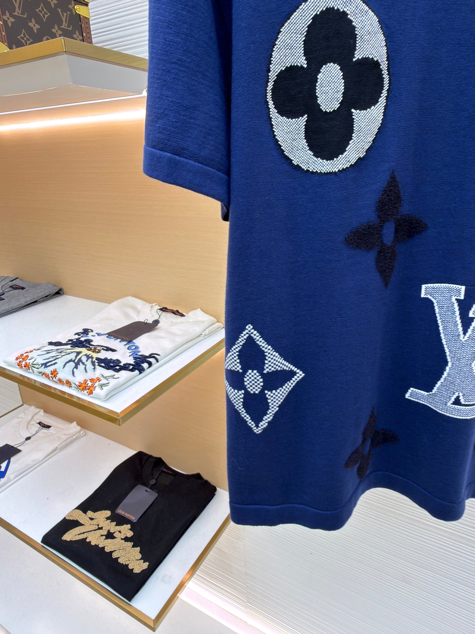 LOU T-SHIRT