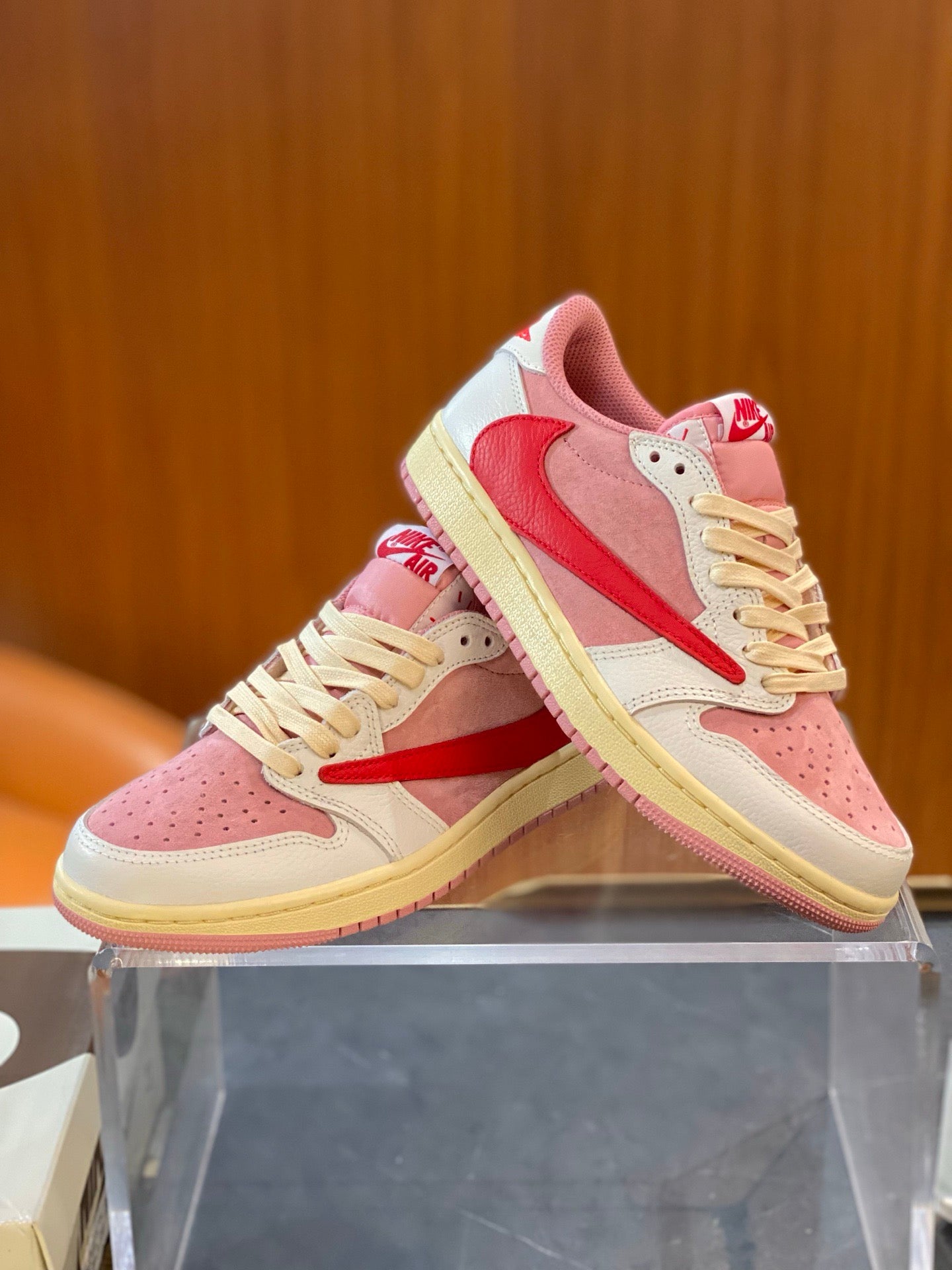 TRAVIS S x JORDAN 1 LOW SNEAKERS
