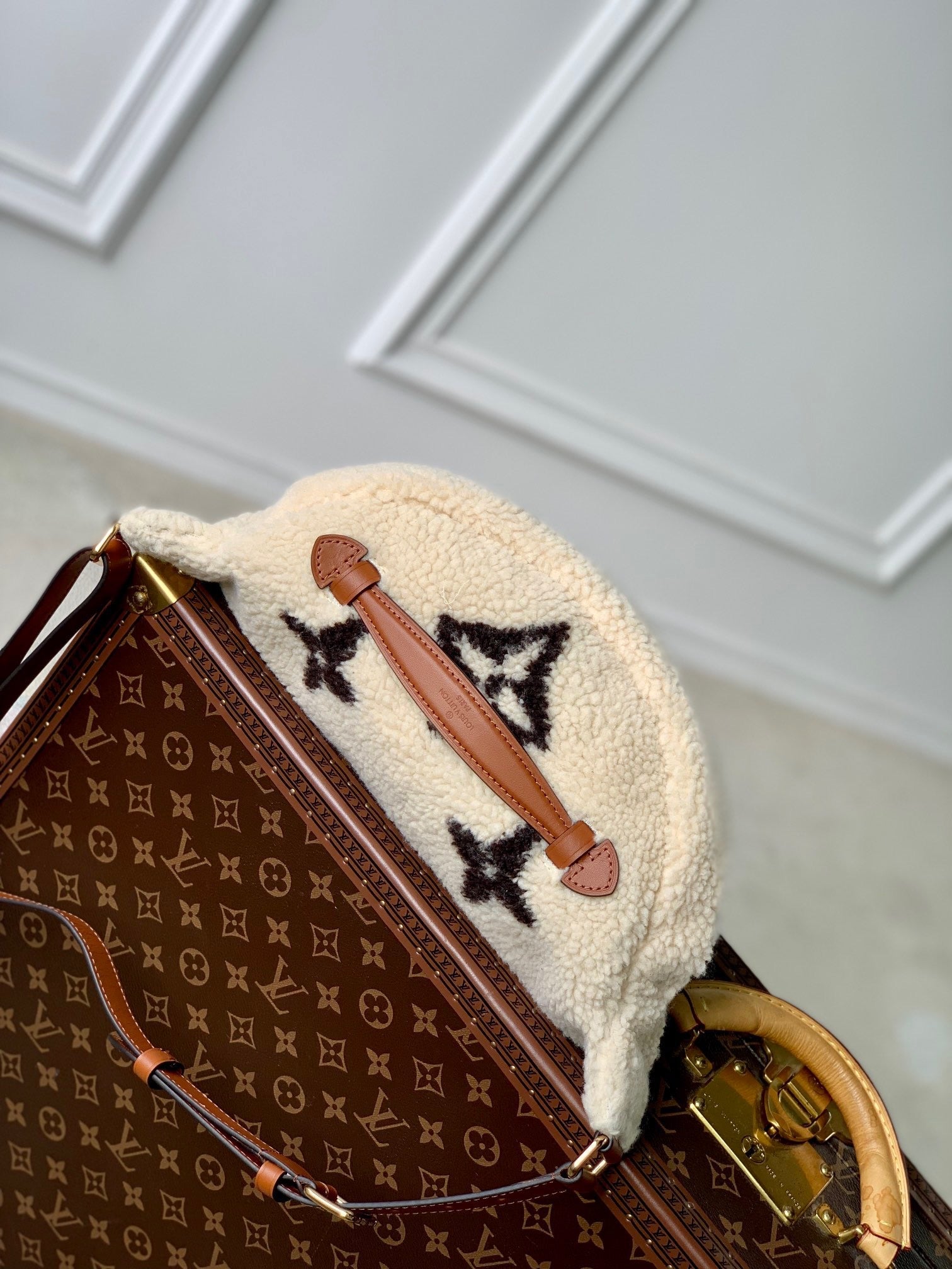 LOU BUMBAG