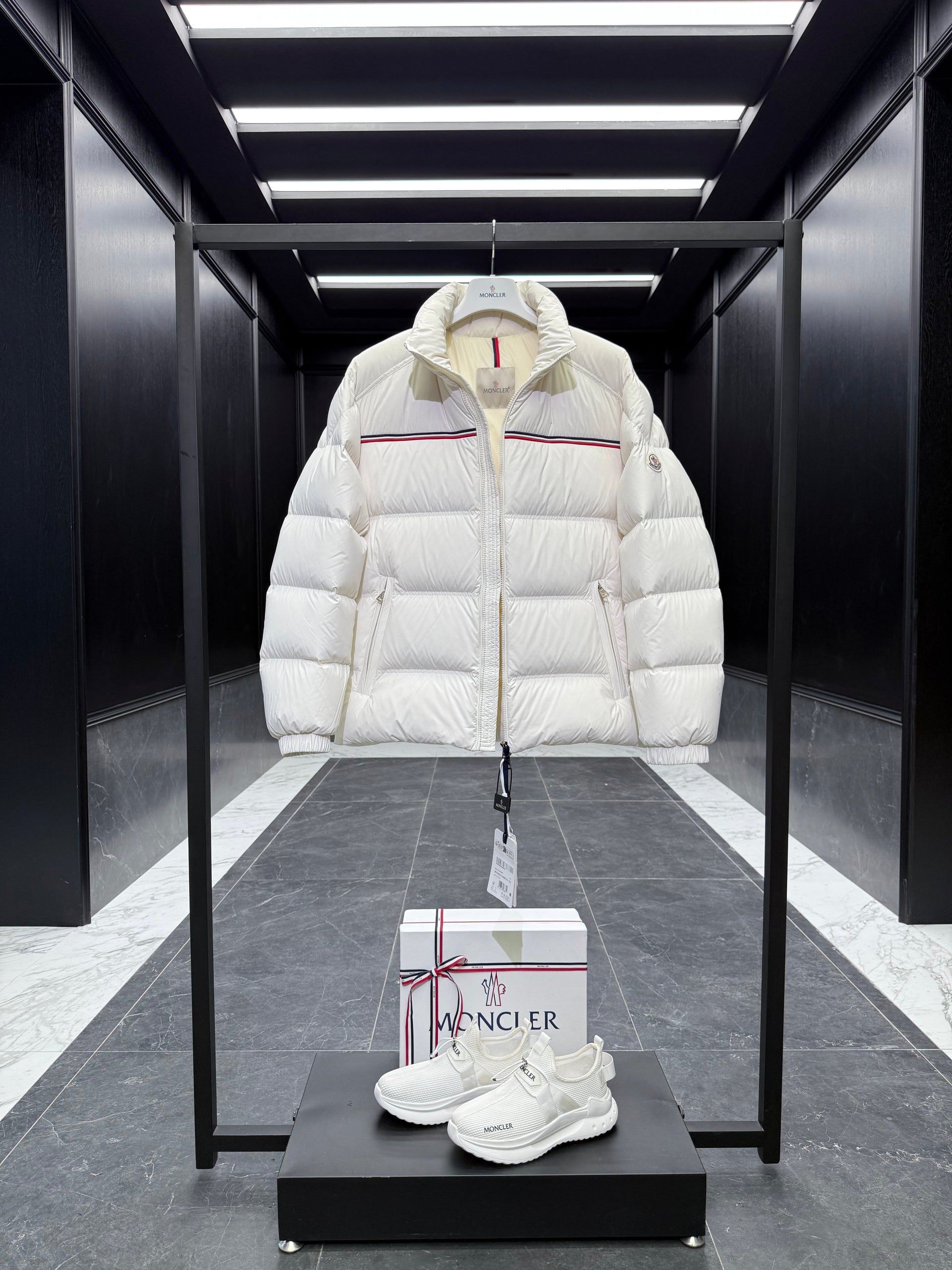 MONC BOUVAQUE JACKET