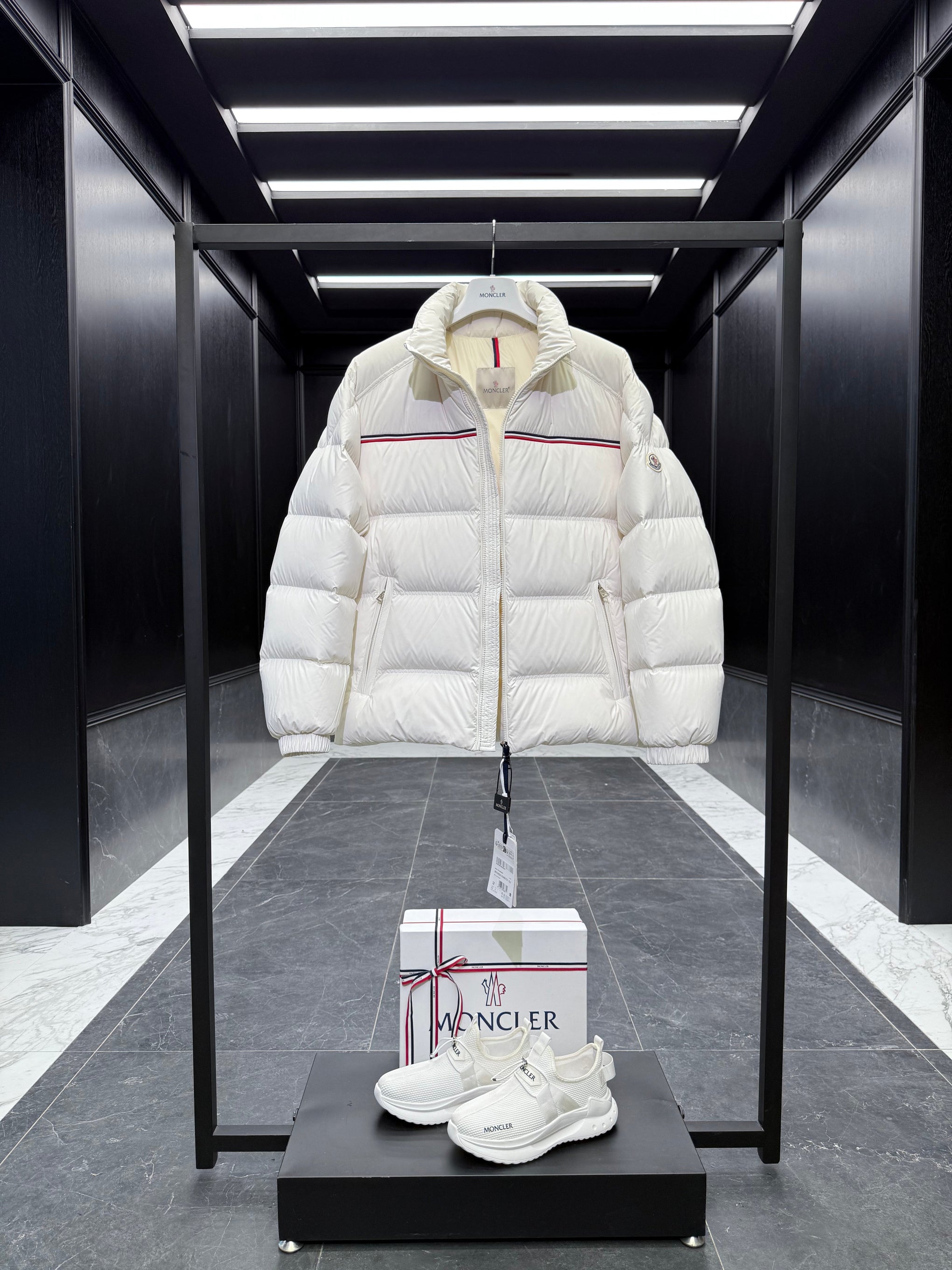MONC BOUVAQUE JACKET