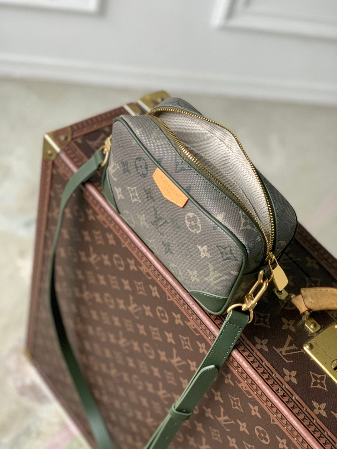 LOU TROCADERO WEARABLE WALLET